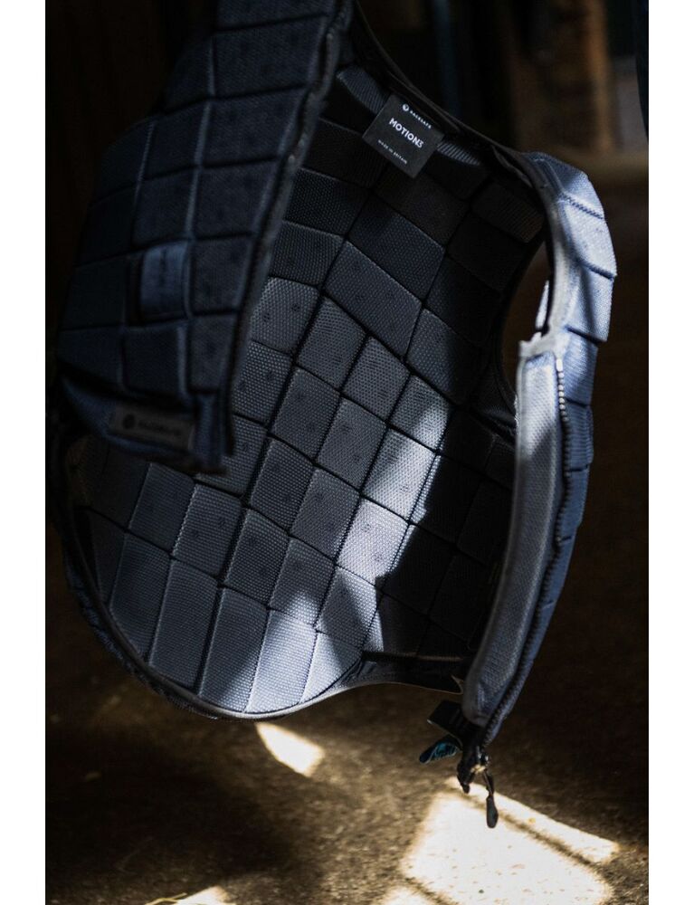 Motion 3 Body Protector Adult Std Front