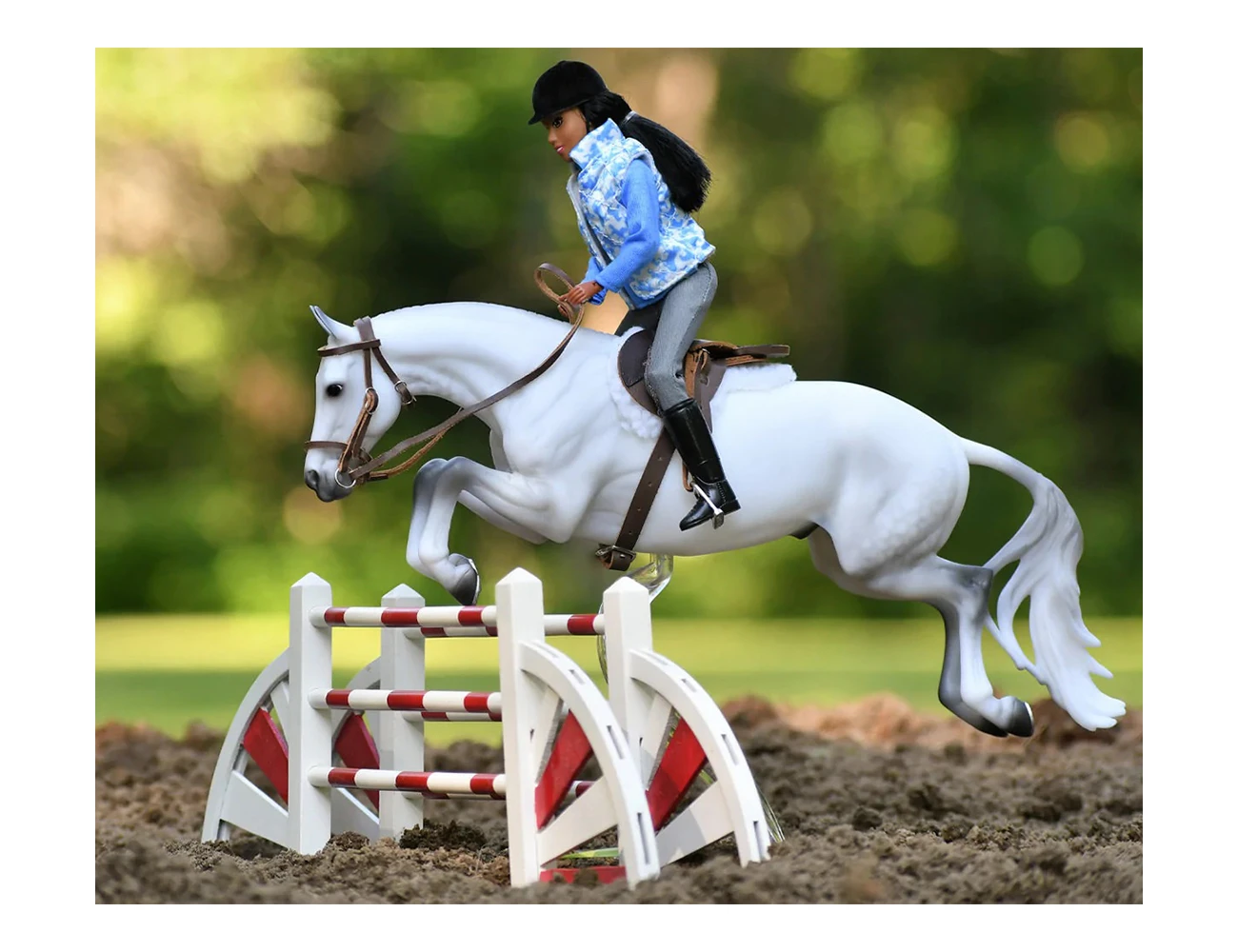 Traditional Makayla Schooling Figure