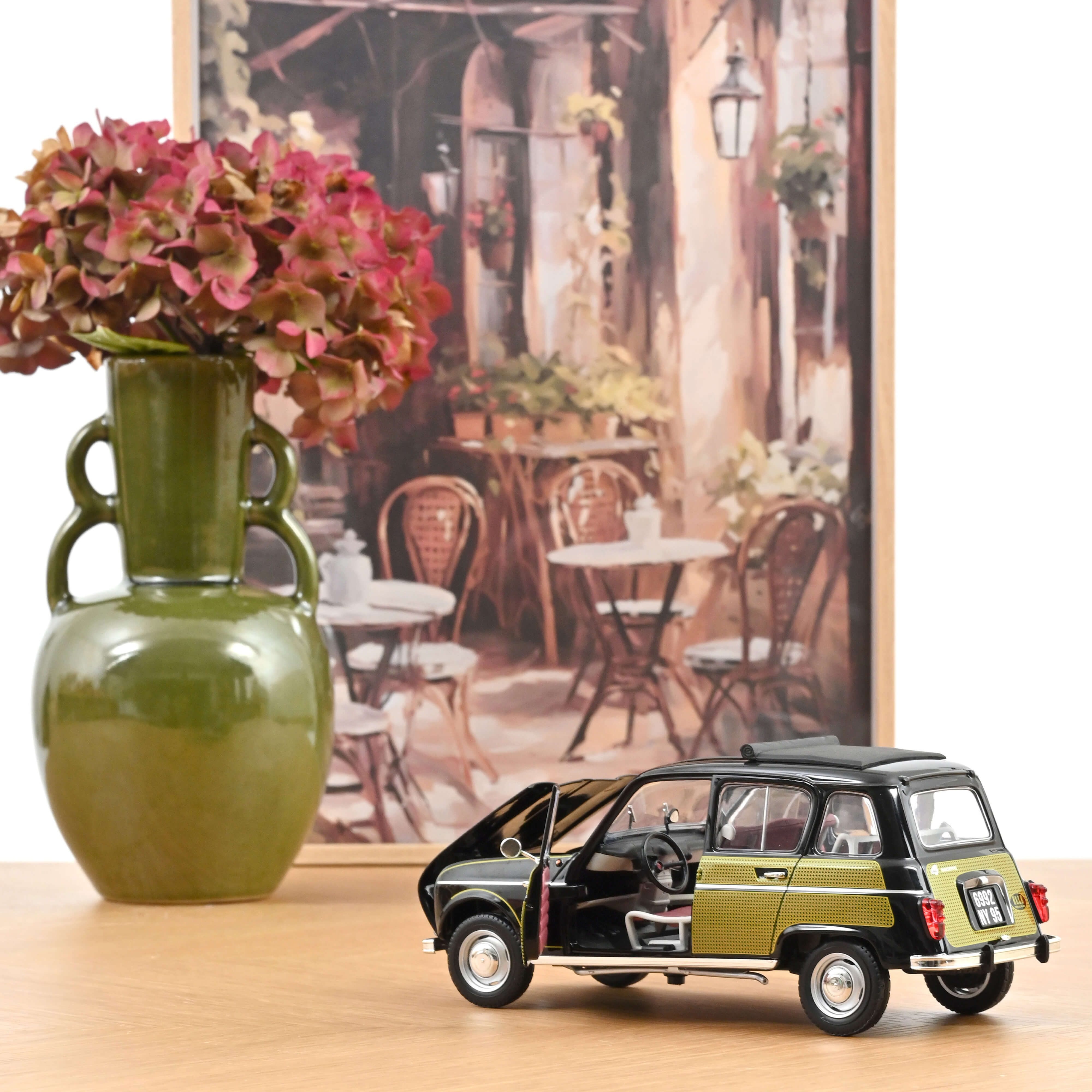 Renault 4 Parisienne 1963 Black & Yellow 1:18 - 200pcs