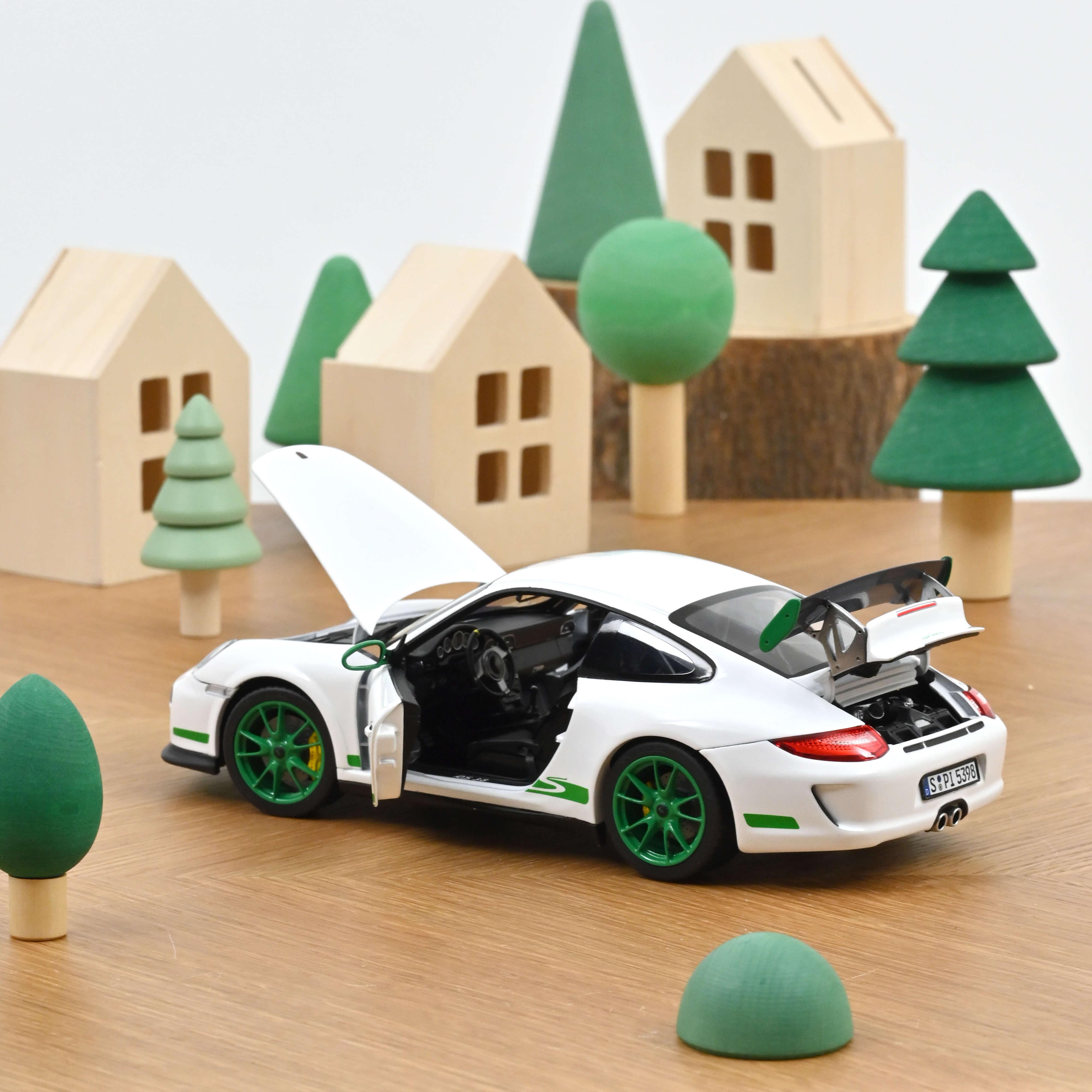 Porsche 911 GT3 RS 2009 White and Python Green 1/18 - 300pcs