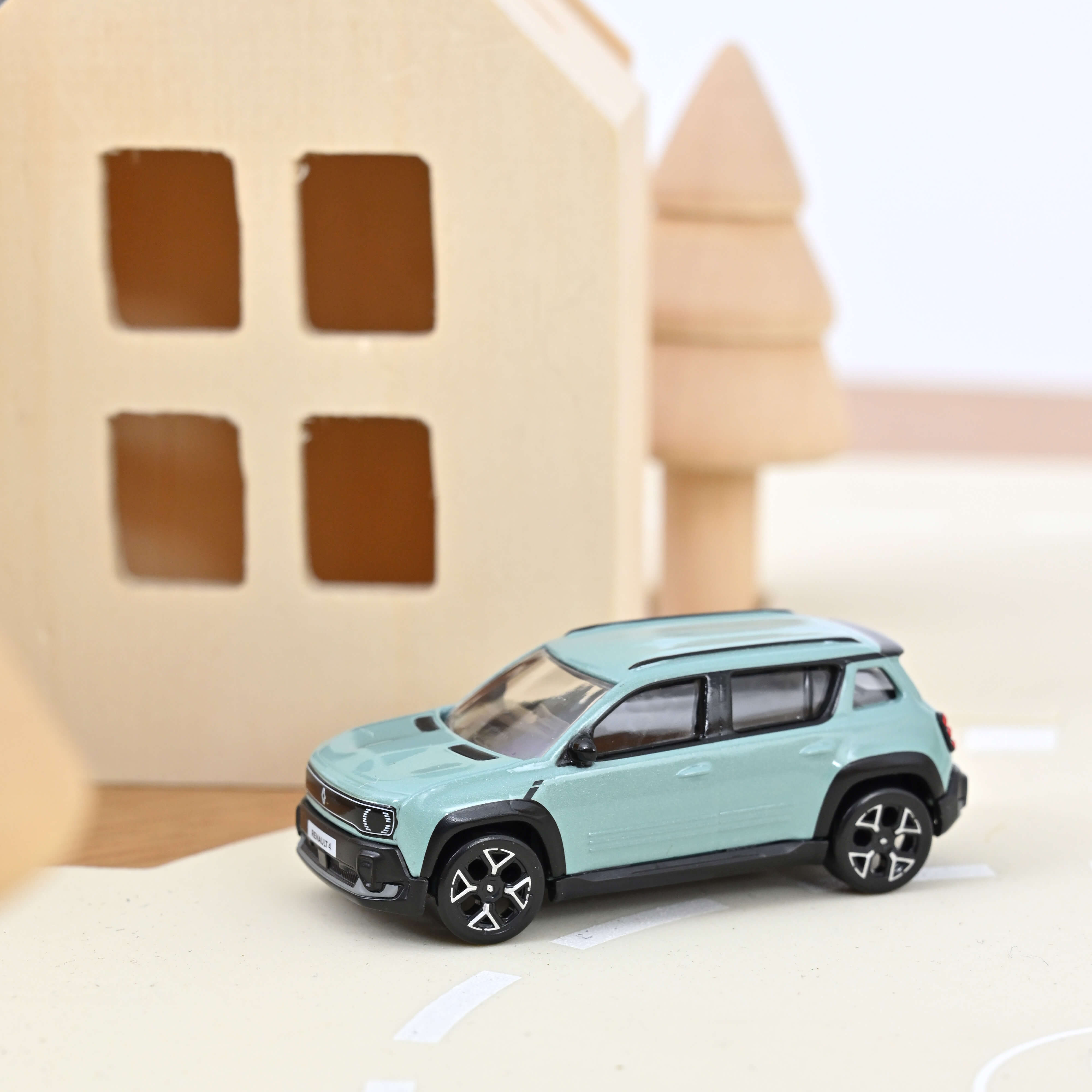 Renault 4 E-Tech Electric 2025 Green Hauts-de-France 1:64