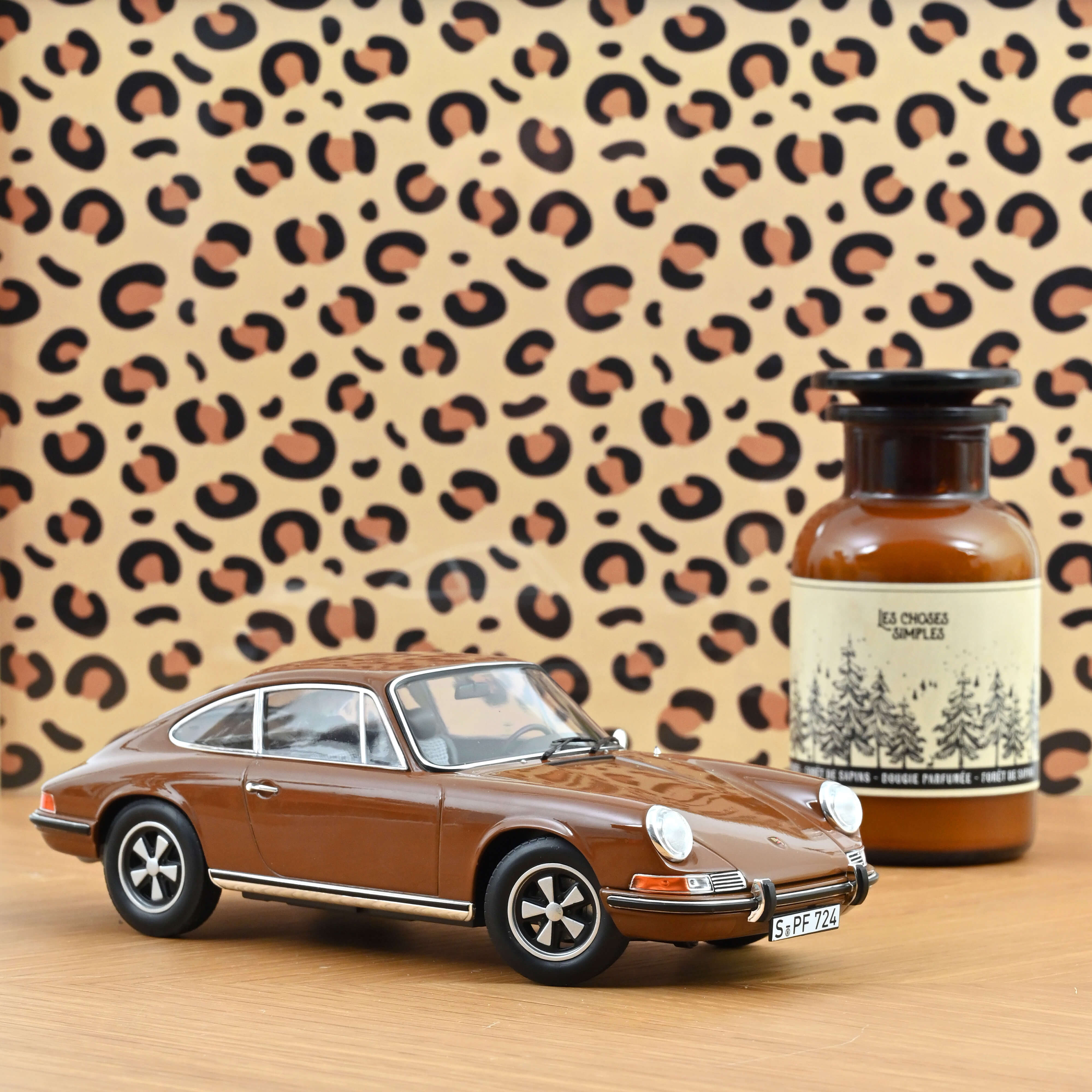 Porsche 911 T 1969 Sepia Brown 1:18 - 400pcs