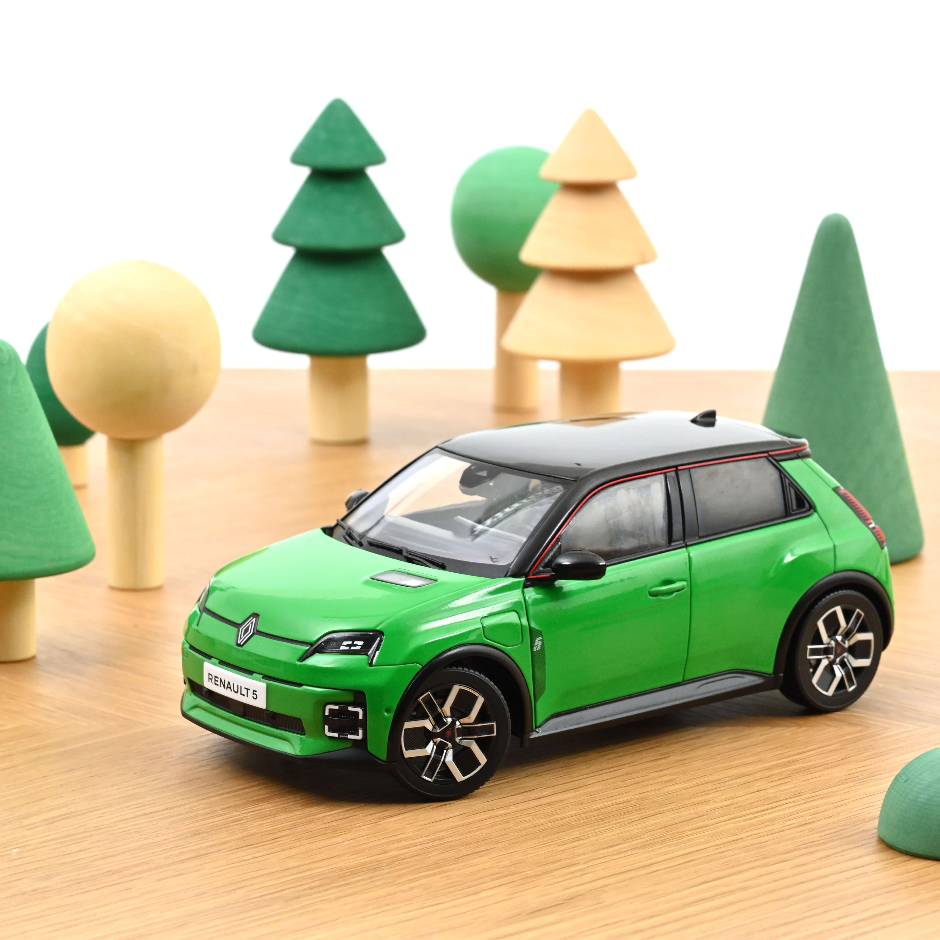 Renault 5 E-Tech Electric 2024 Pop Green & Black 1:18