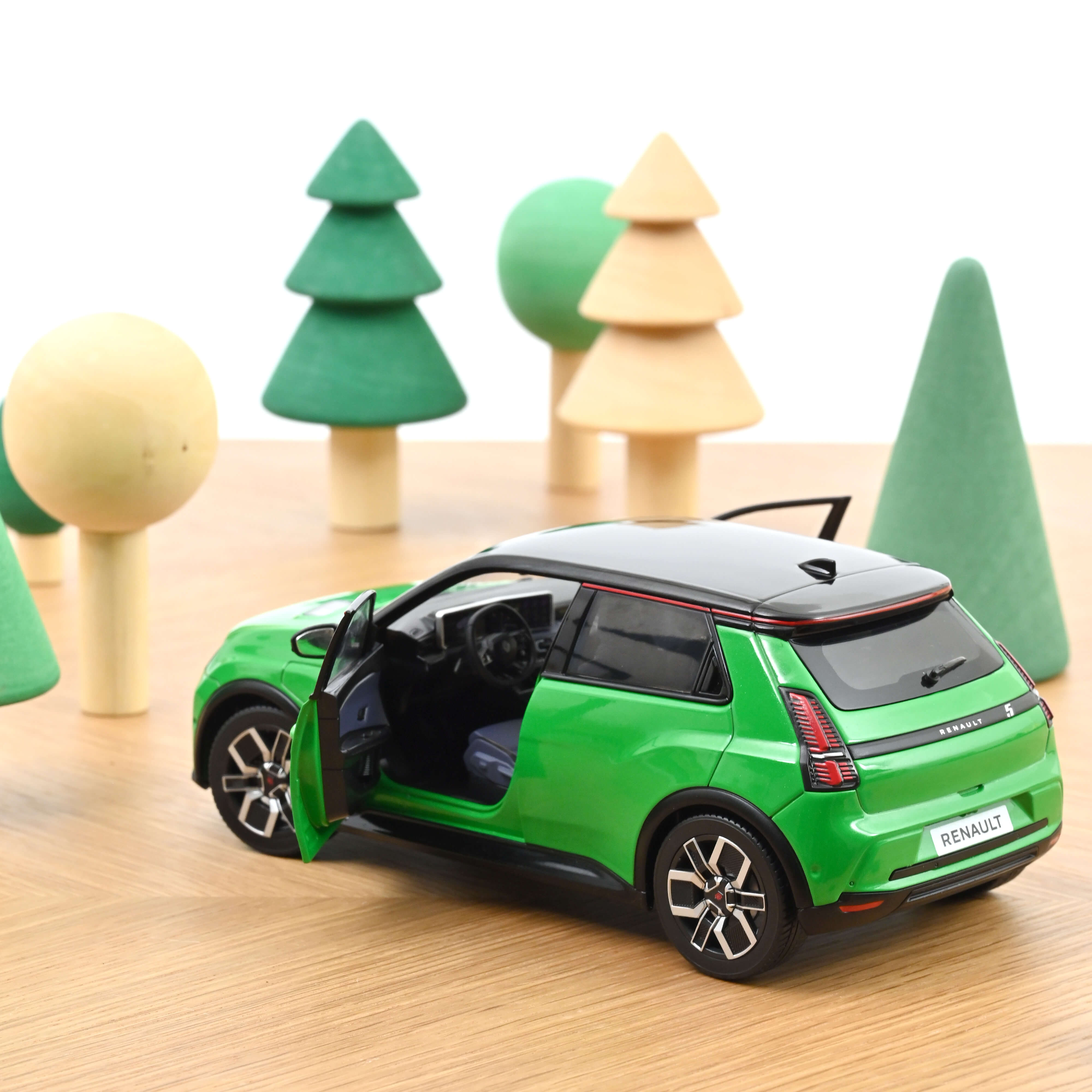 Renault 5 E-Tech Electric 2024 Pop Green & Black 1:18