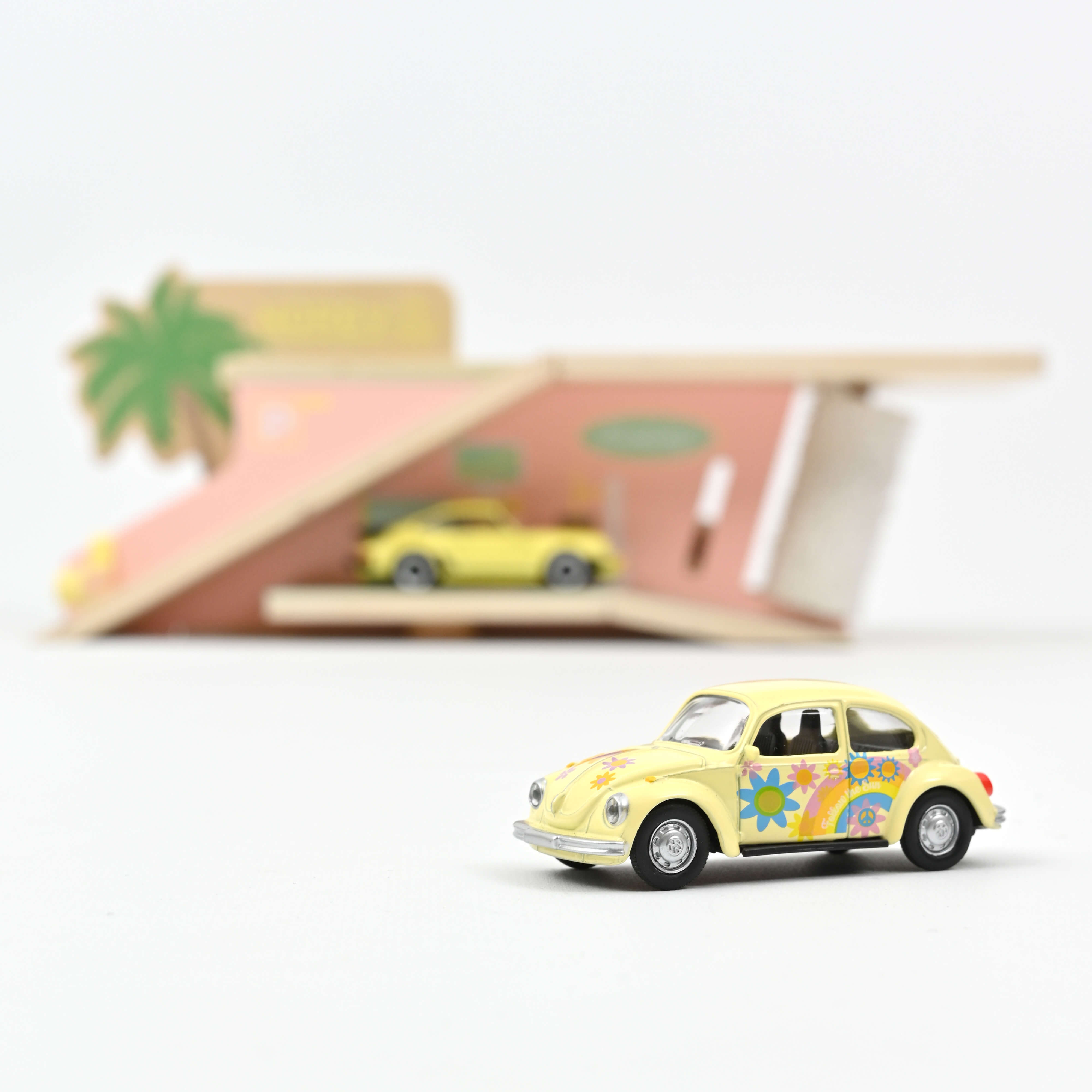 VW Beetle 1303 1973 Peace and Love 1:54