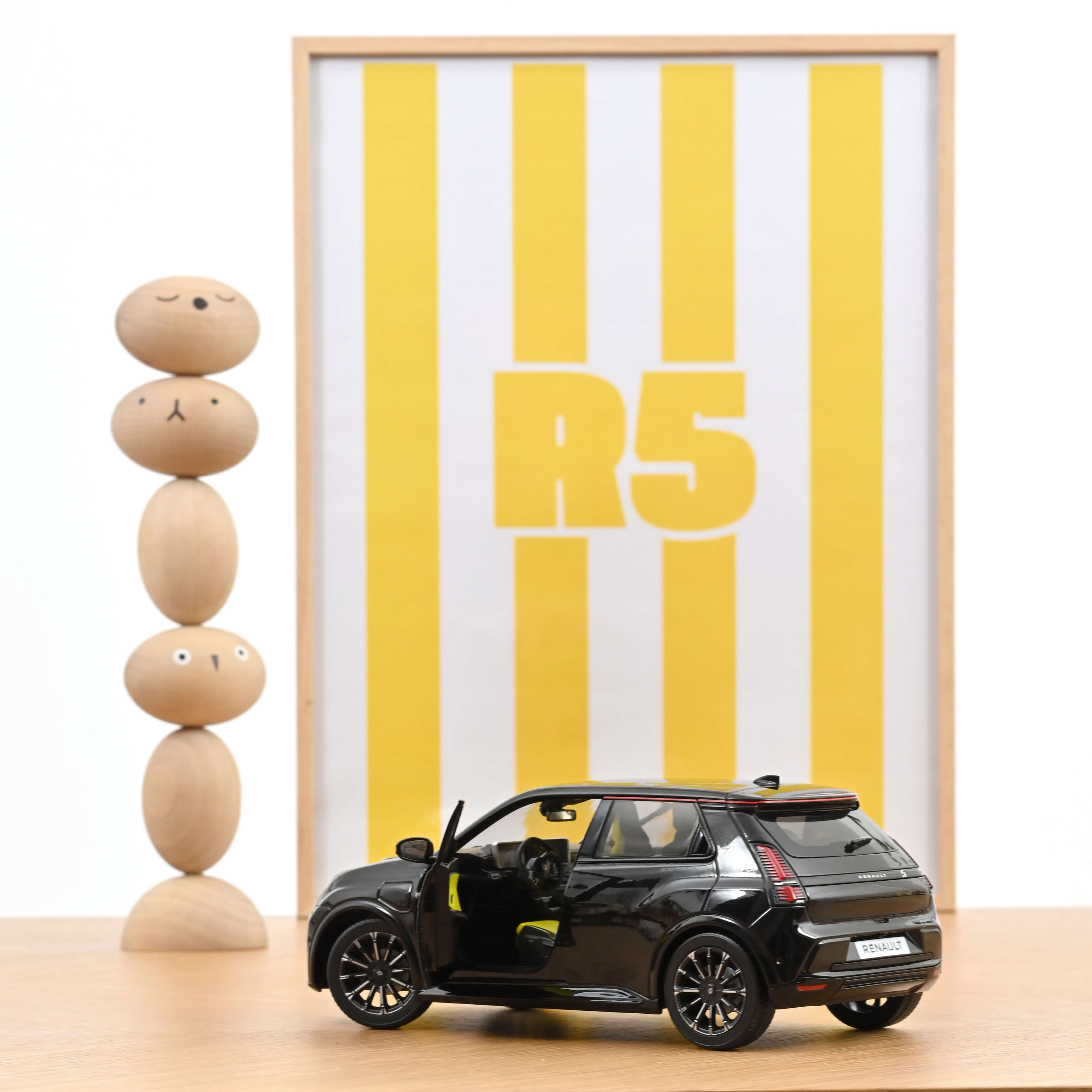 Renault 5 E-Tech Electric 2024 Diamond Black 1:18 - 300pcs
