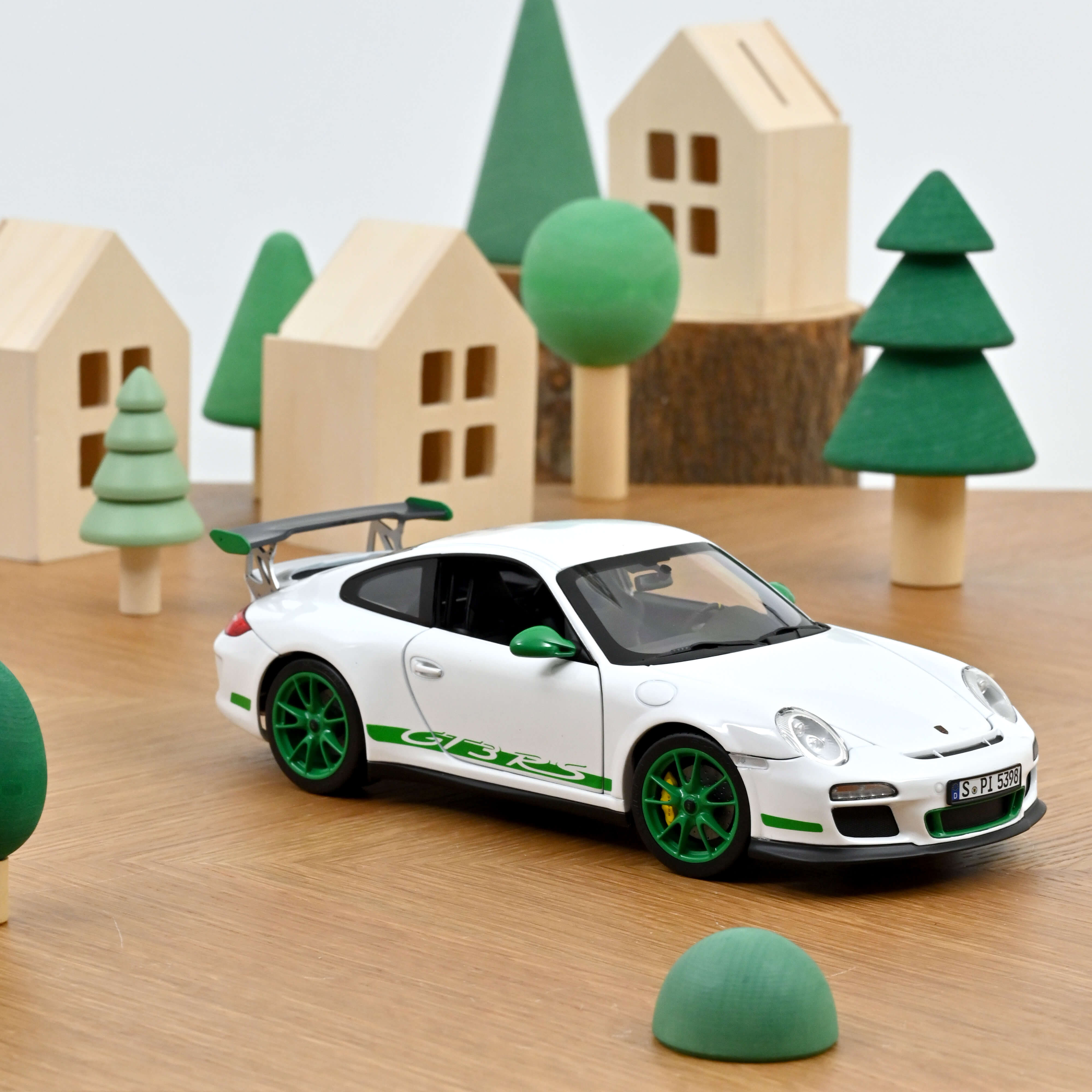 Porsche 911 GT3 RS 2009 White and Python Green 1/18 - 300pcs