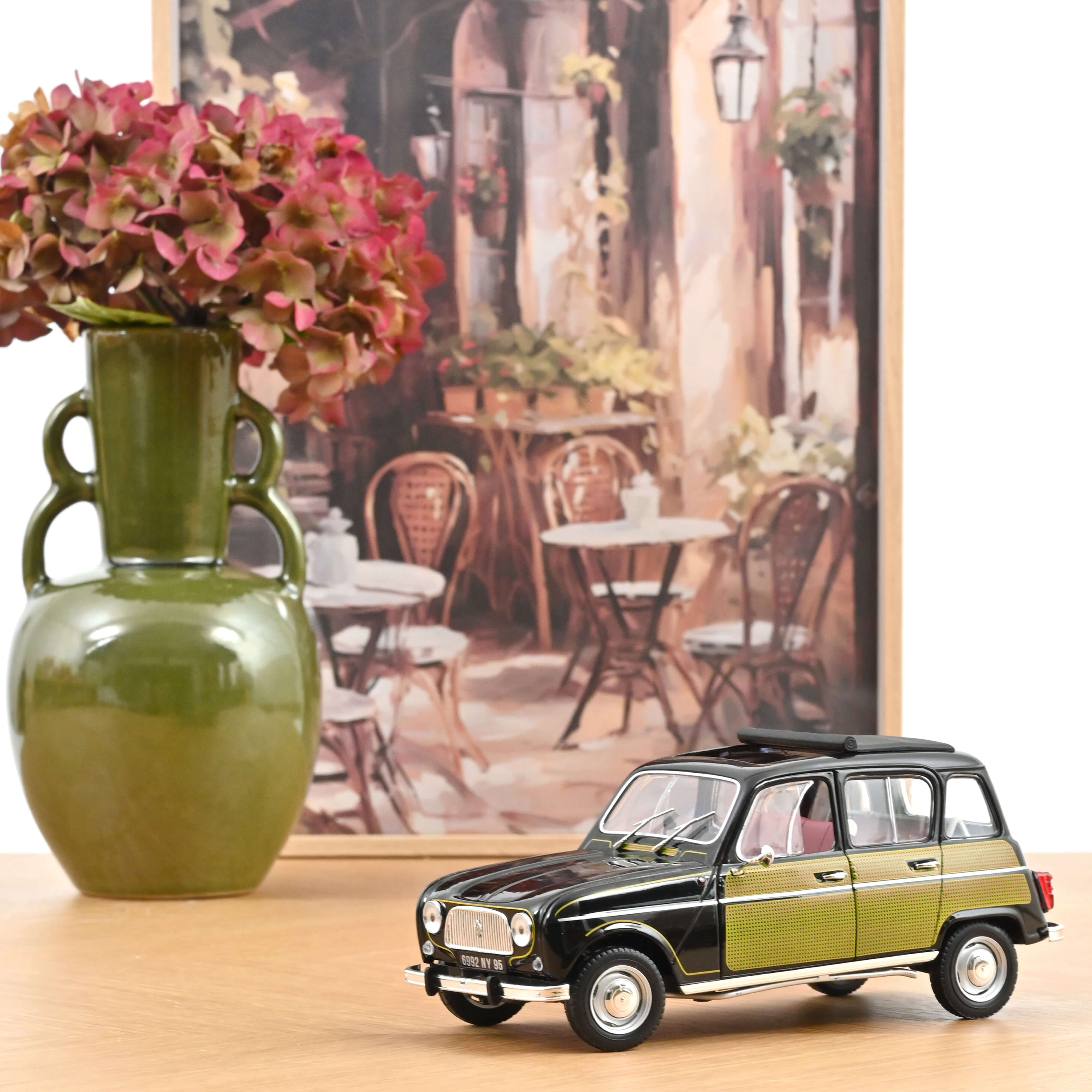 Renault 4 Parisienne 1963 Black & Yellow 1:18 - 200pcs