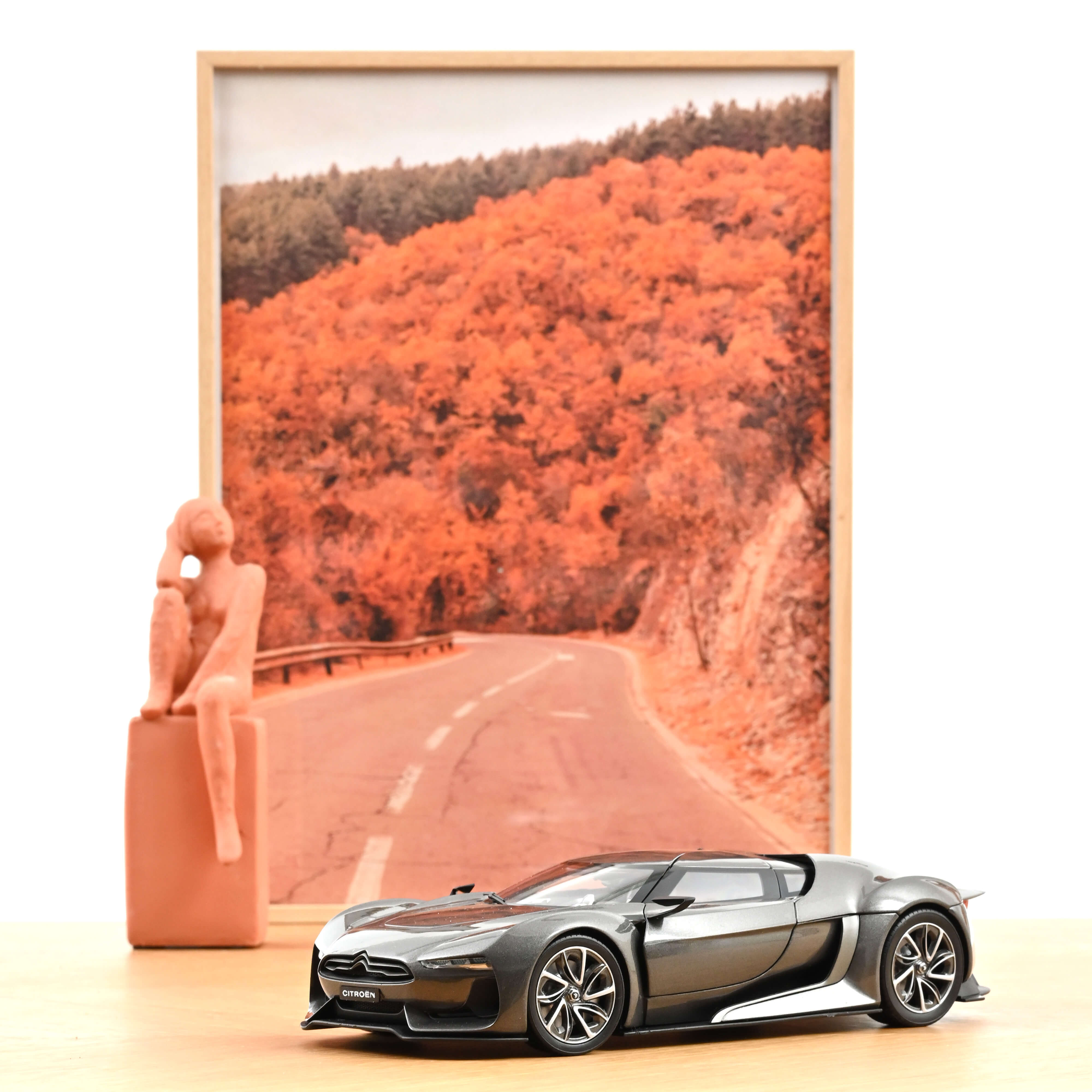 GT by Citroën 2008 Grey Concept Car 1:18 - 200pcs