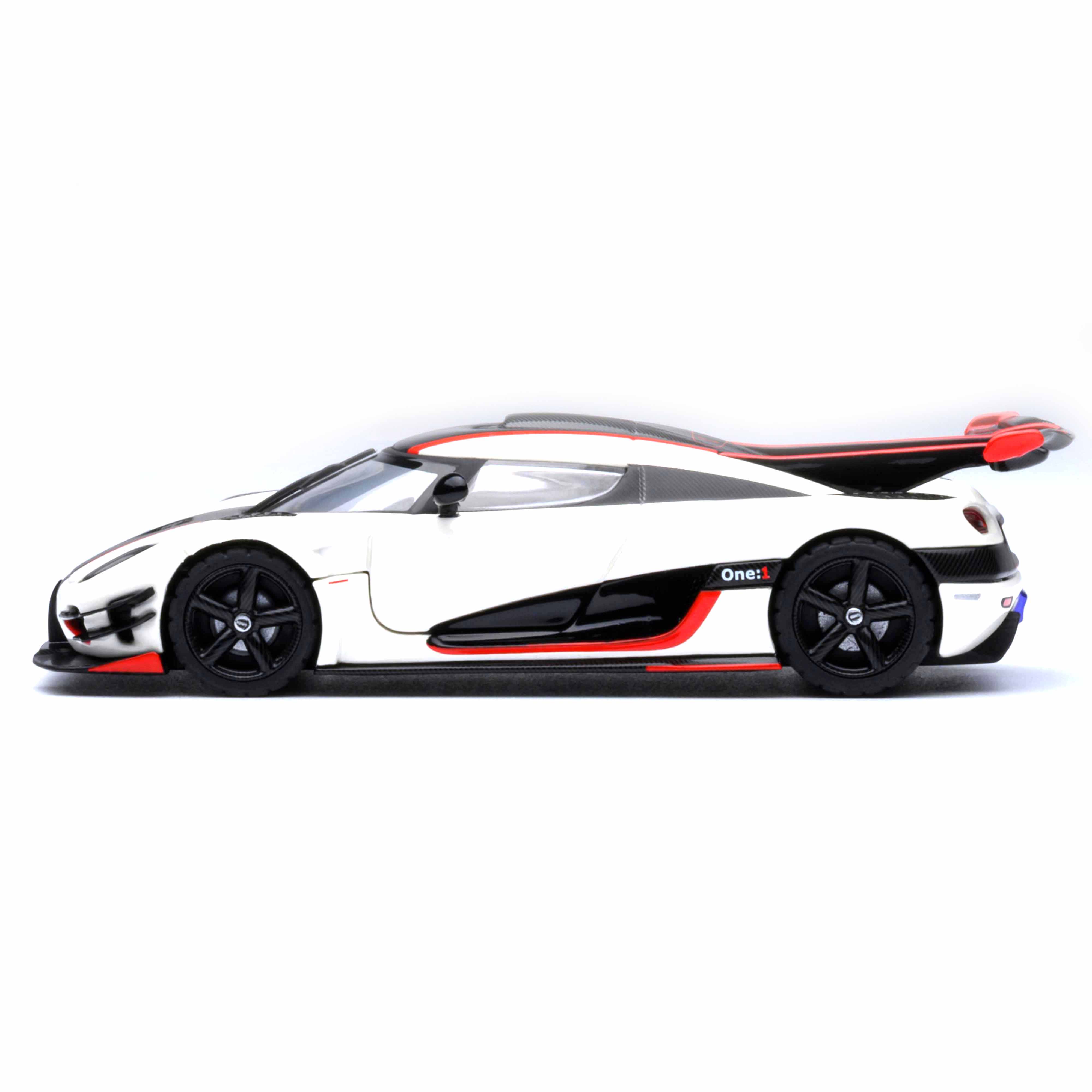 Koenigsegg One : 1 Pebble white/Carbon black/Red accents 1:64