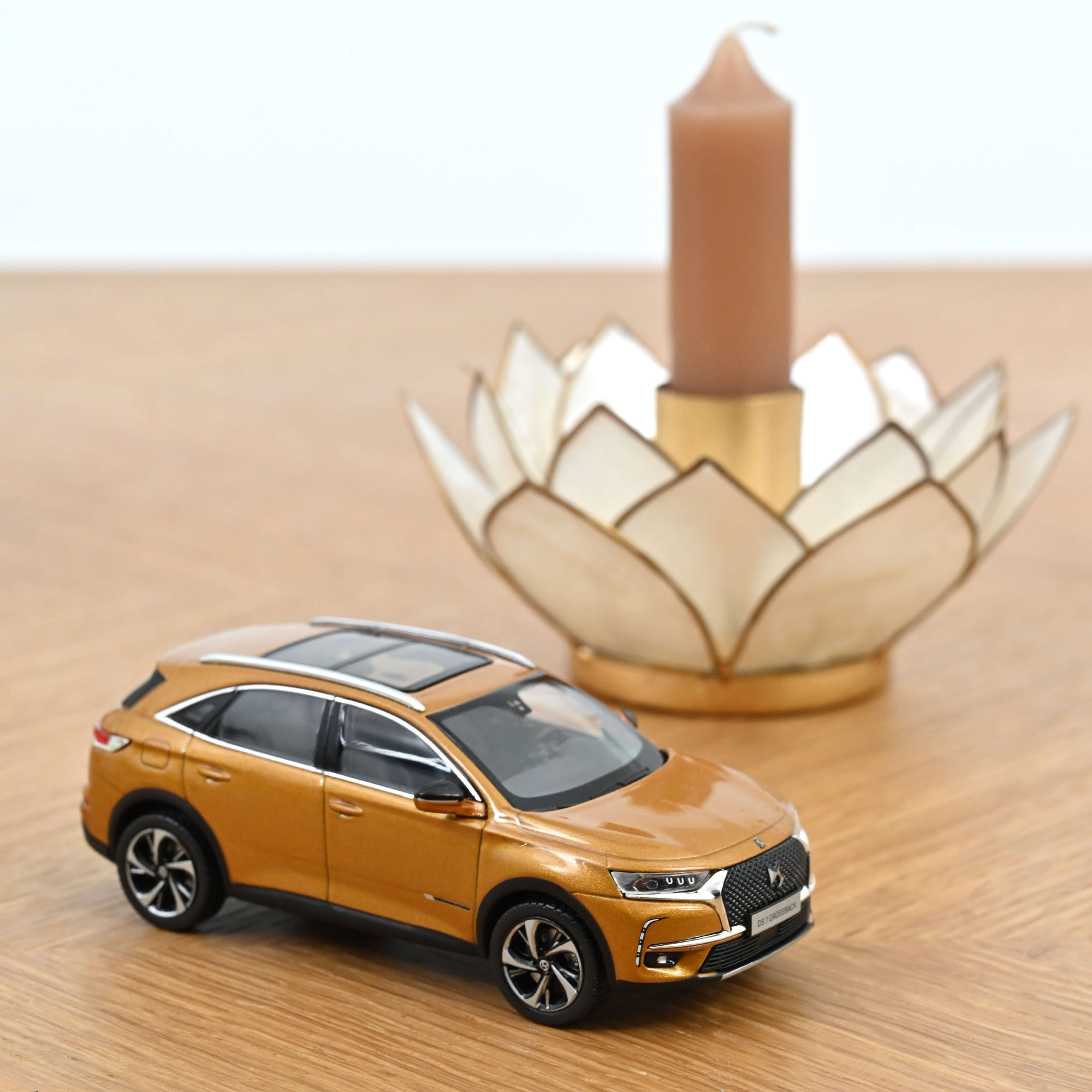DS 7 Crossback Gold 1:43