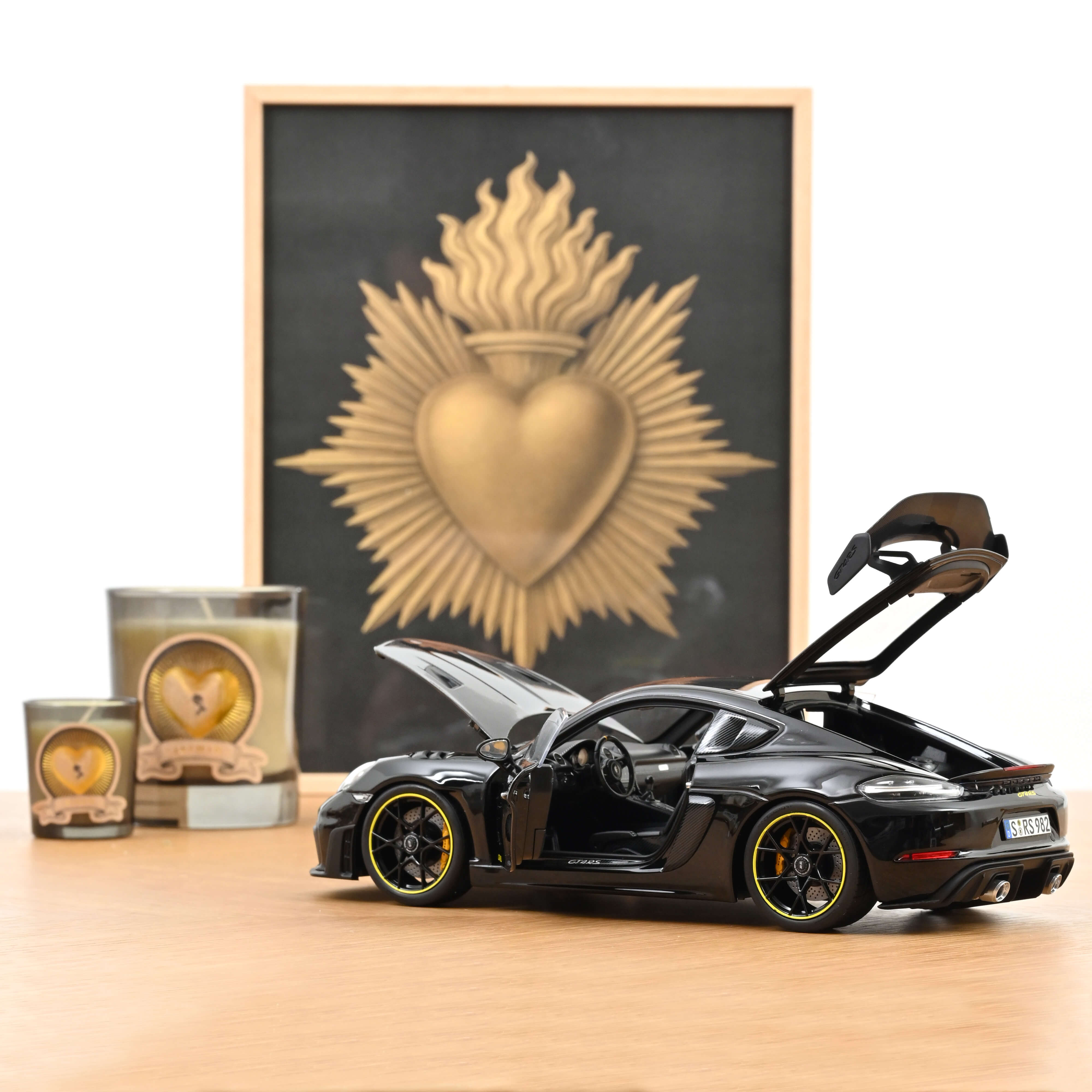 Porsche Cayman GT4 RS w/Weissach Pack 2023 Black 1:18 - 300pcs