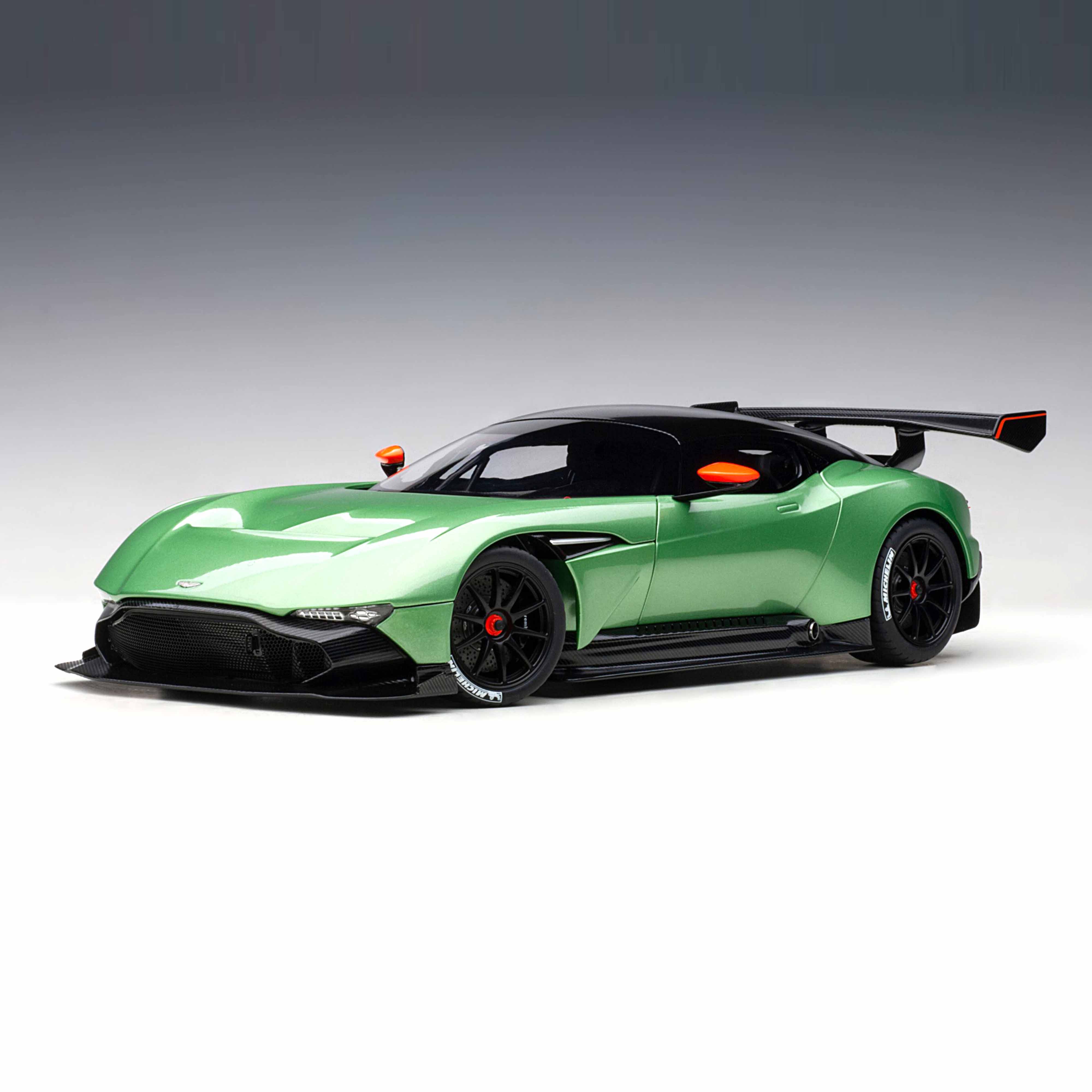 Aston Martin Vulcan 2015 Apple Tree Green Metallic 1:18