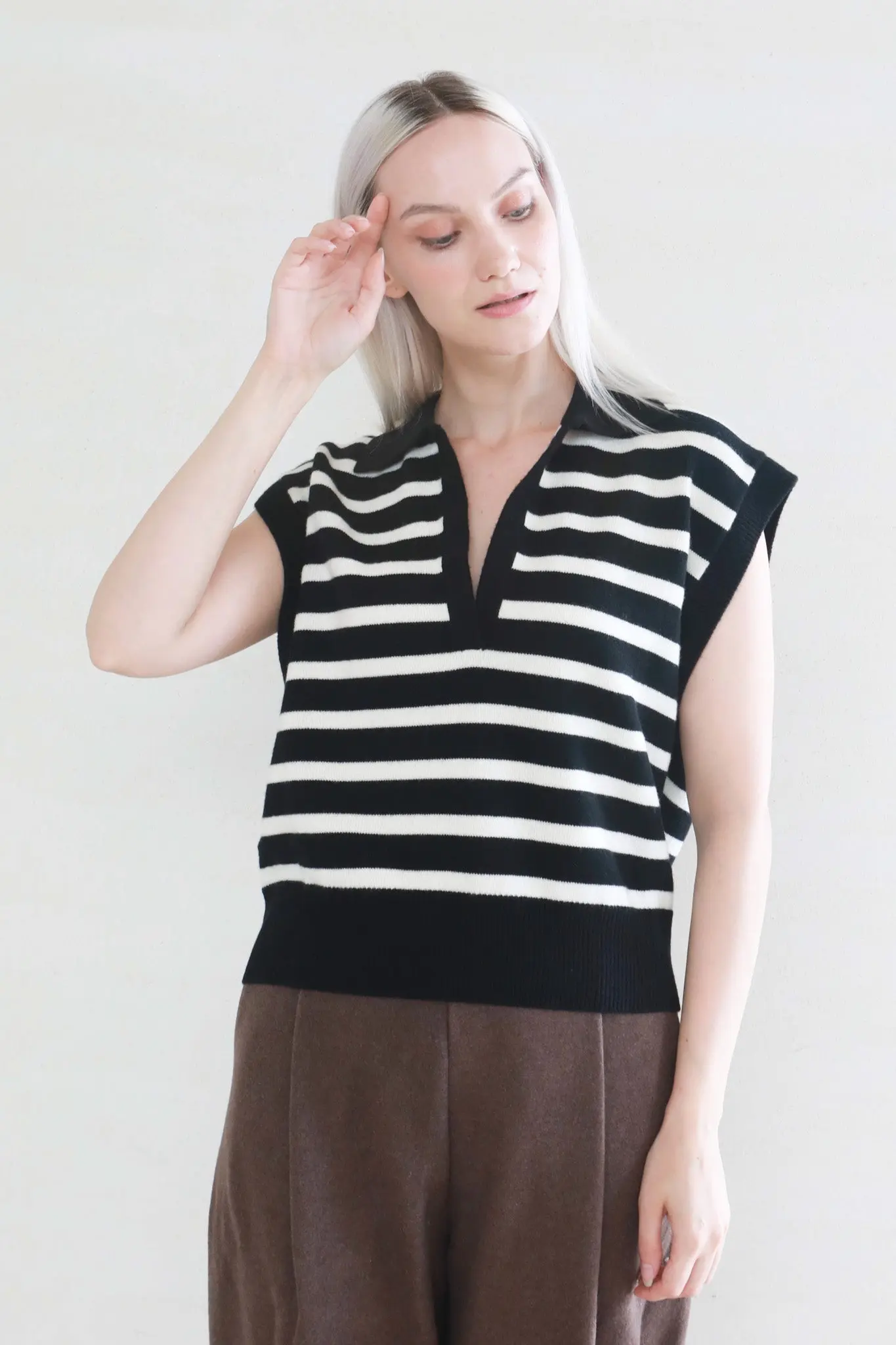 Sweater Vest with Collar - MIAOOOO