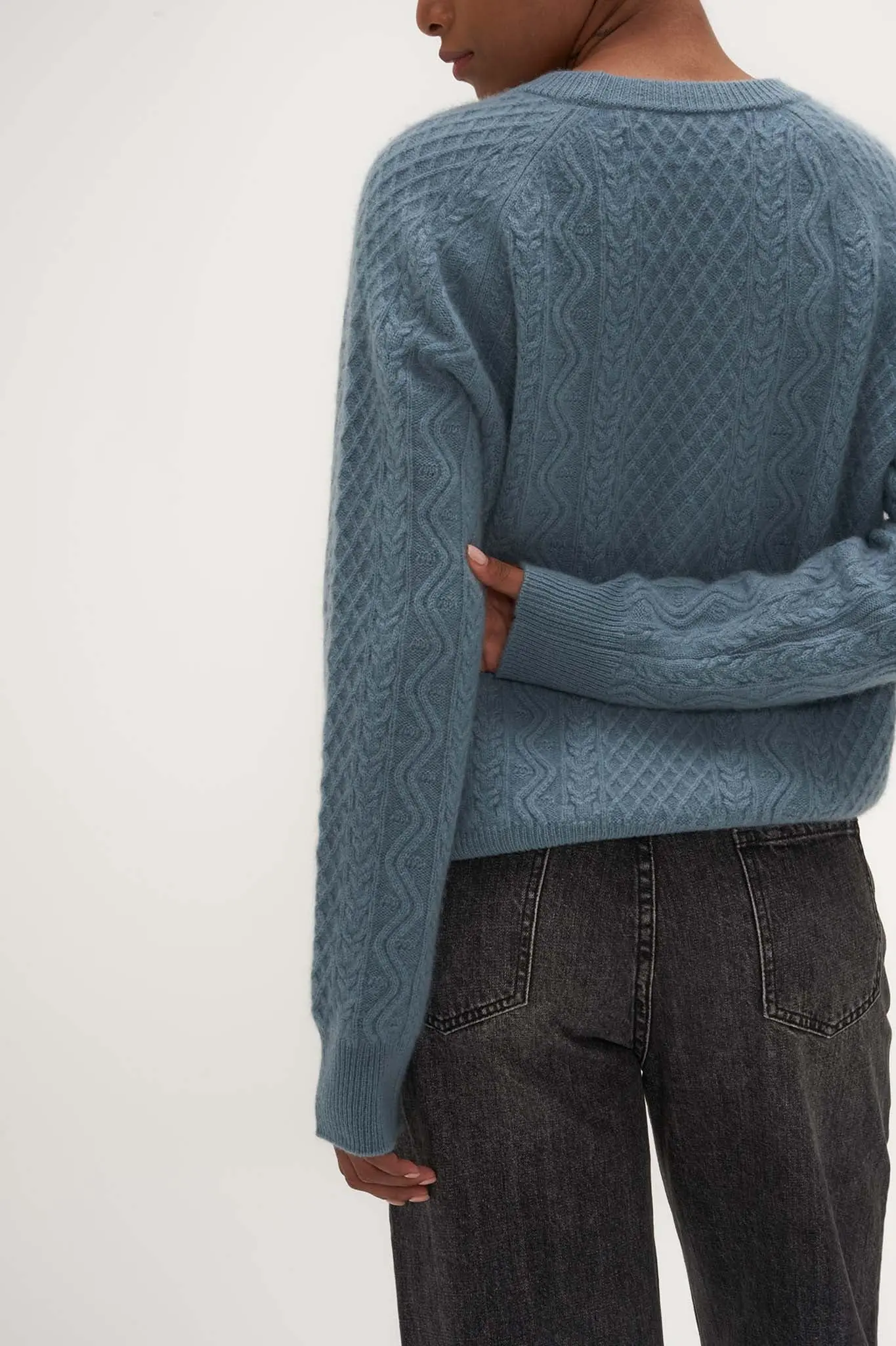 Relaxed Cable Knit Cashmere Sweater - MIAOOOO