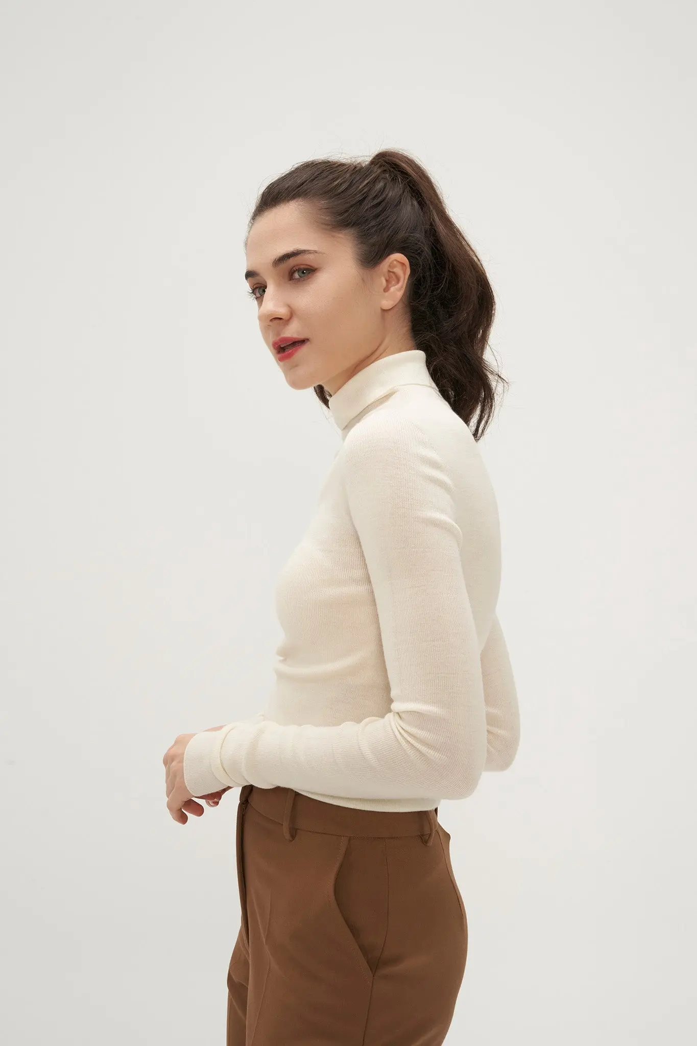 Slim Seamless Wool Turtleneck Sweater - MIAOOOO