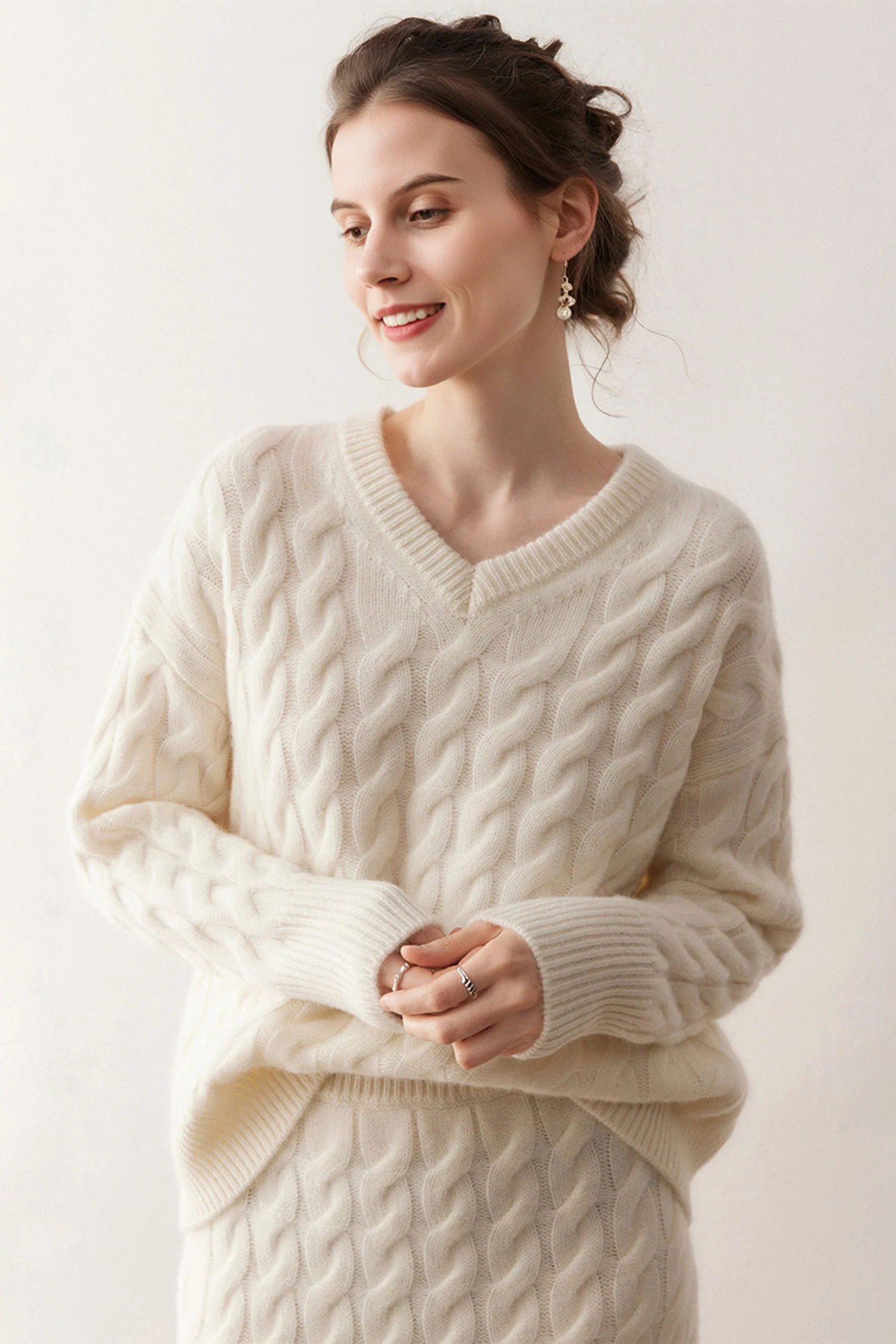 Ultrasoft Cashmere-Merino Cable Knit V-Neck Sweater - MIAOOOO