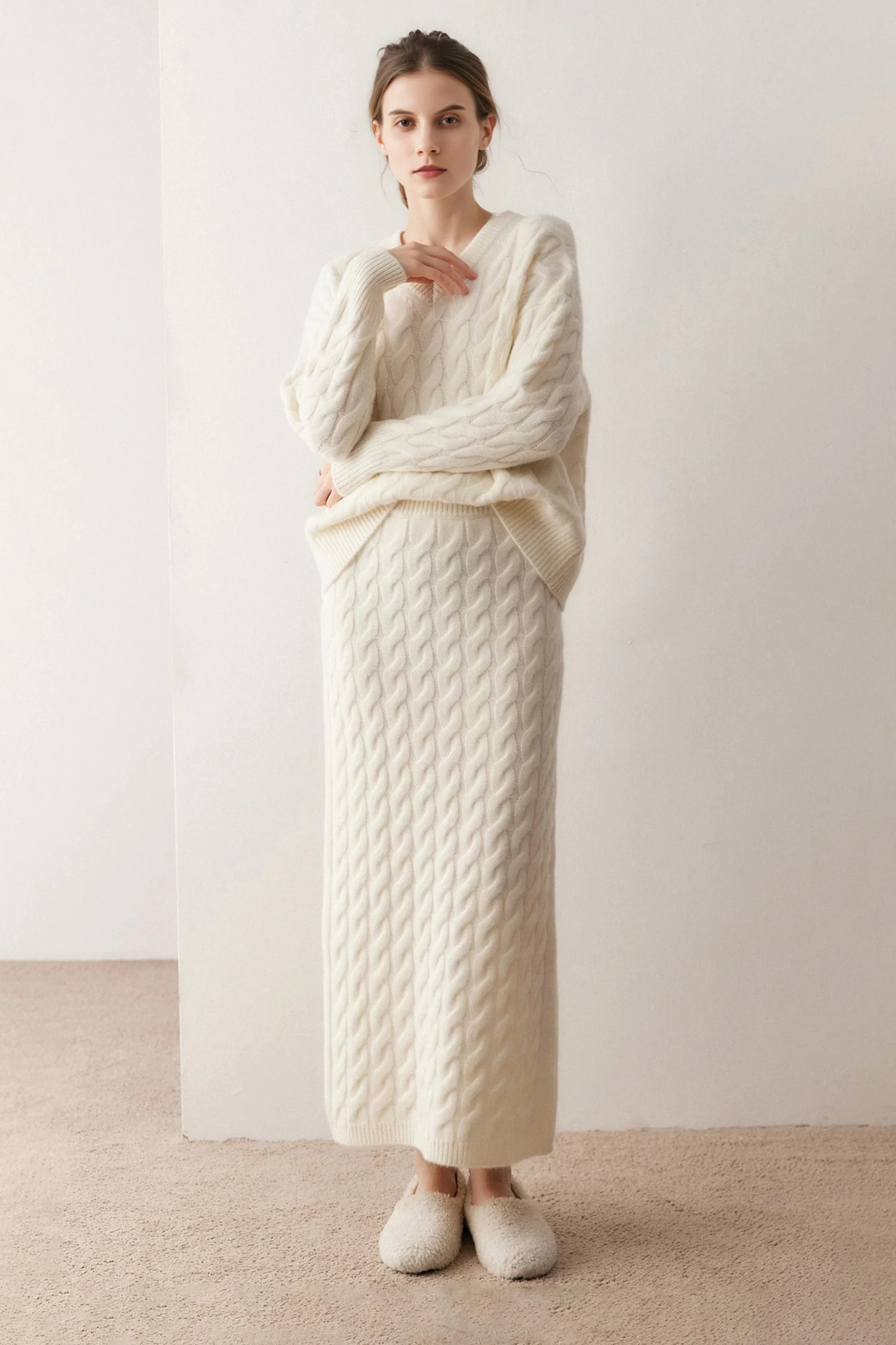 Ultrasoft Cashmere-Merino Cable Knit V-Neck Sweater - MIAOOOO