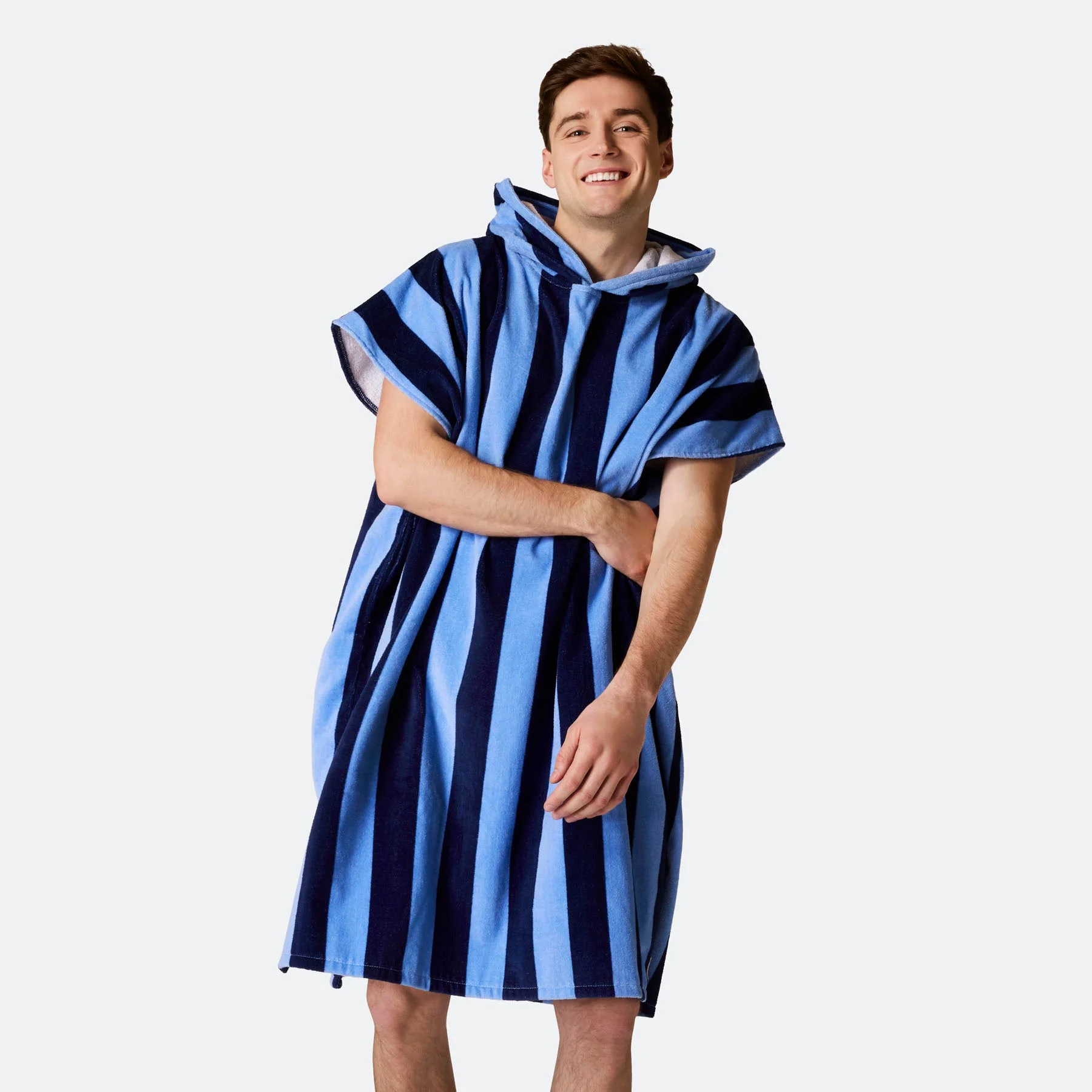 Gestreifter Blauer Badeponcho