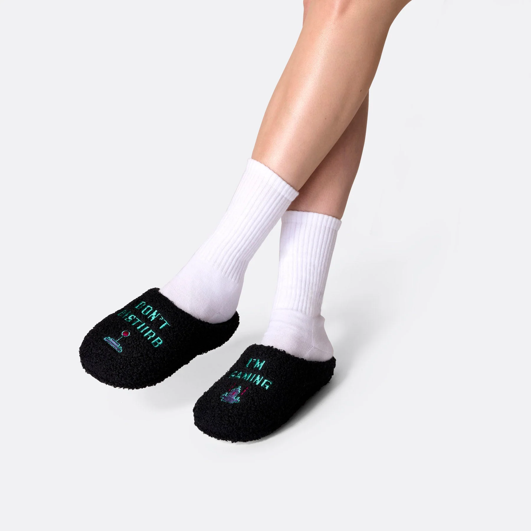 Don't Disturb, I'm Gaming Hausschuhe