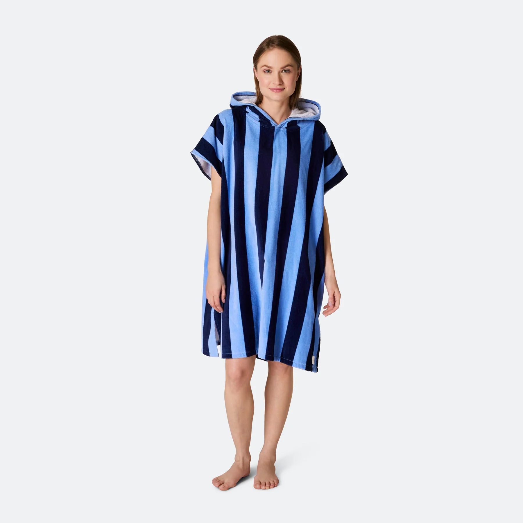 Gestreifter Blauer Badeponcho