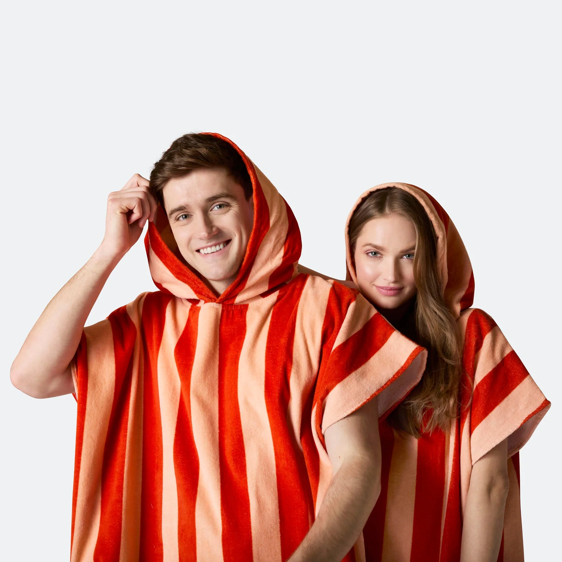 Gestreifter Roter Badeponcho