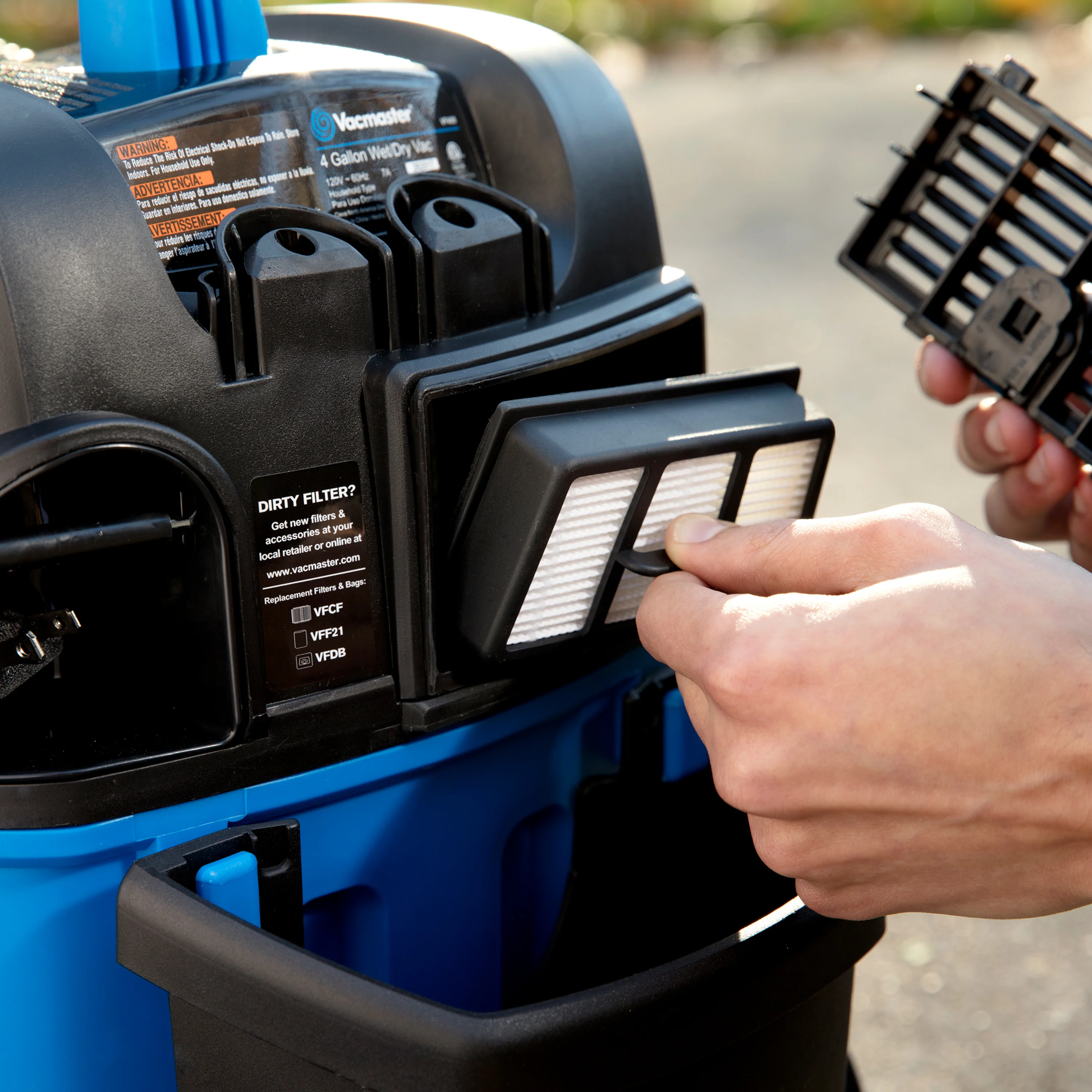 4 Gallon 5 Peak HP Poly Household Wet/Dry Vacuum