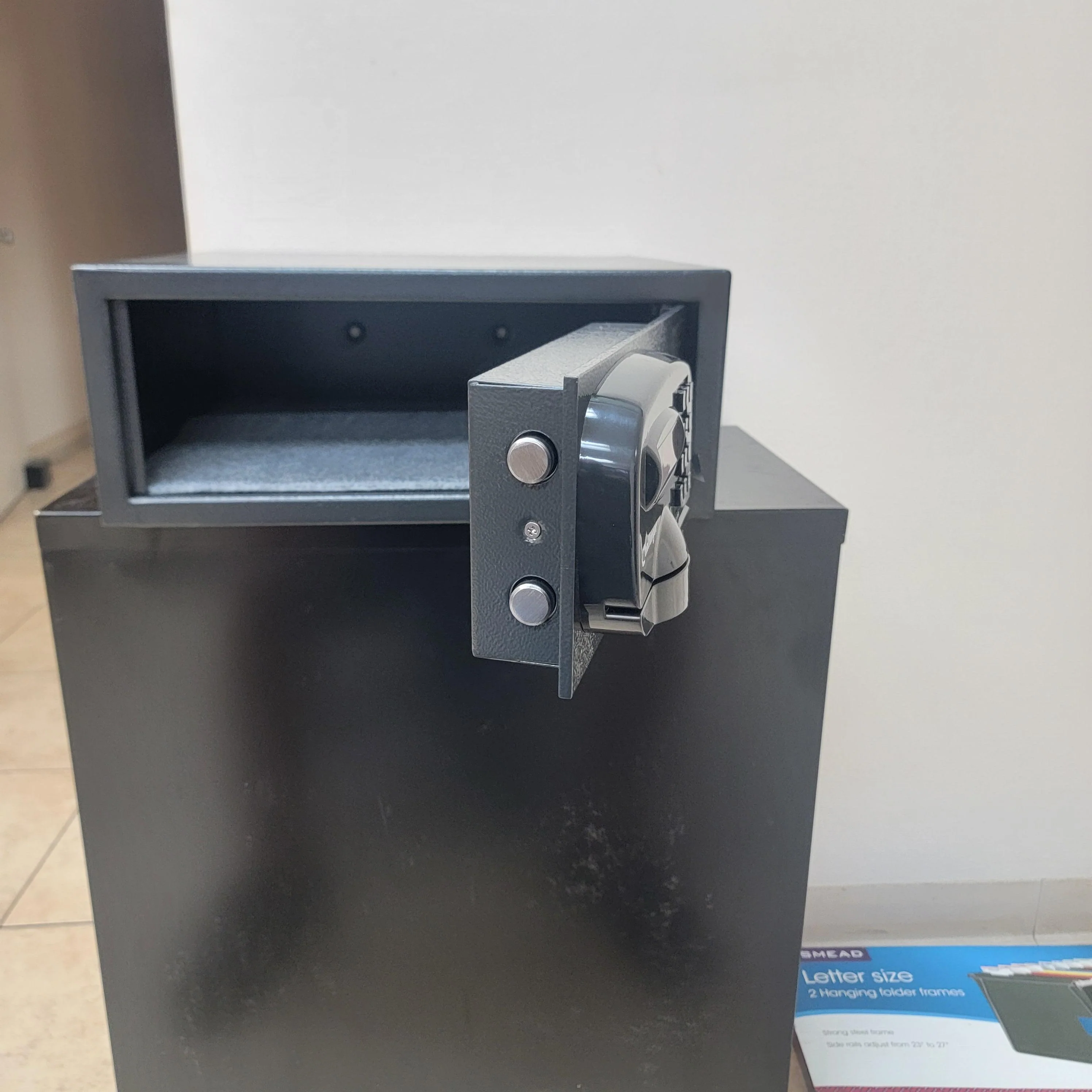 Challenger M20 Laptop Compatible In-Room Safe