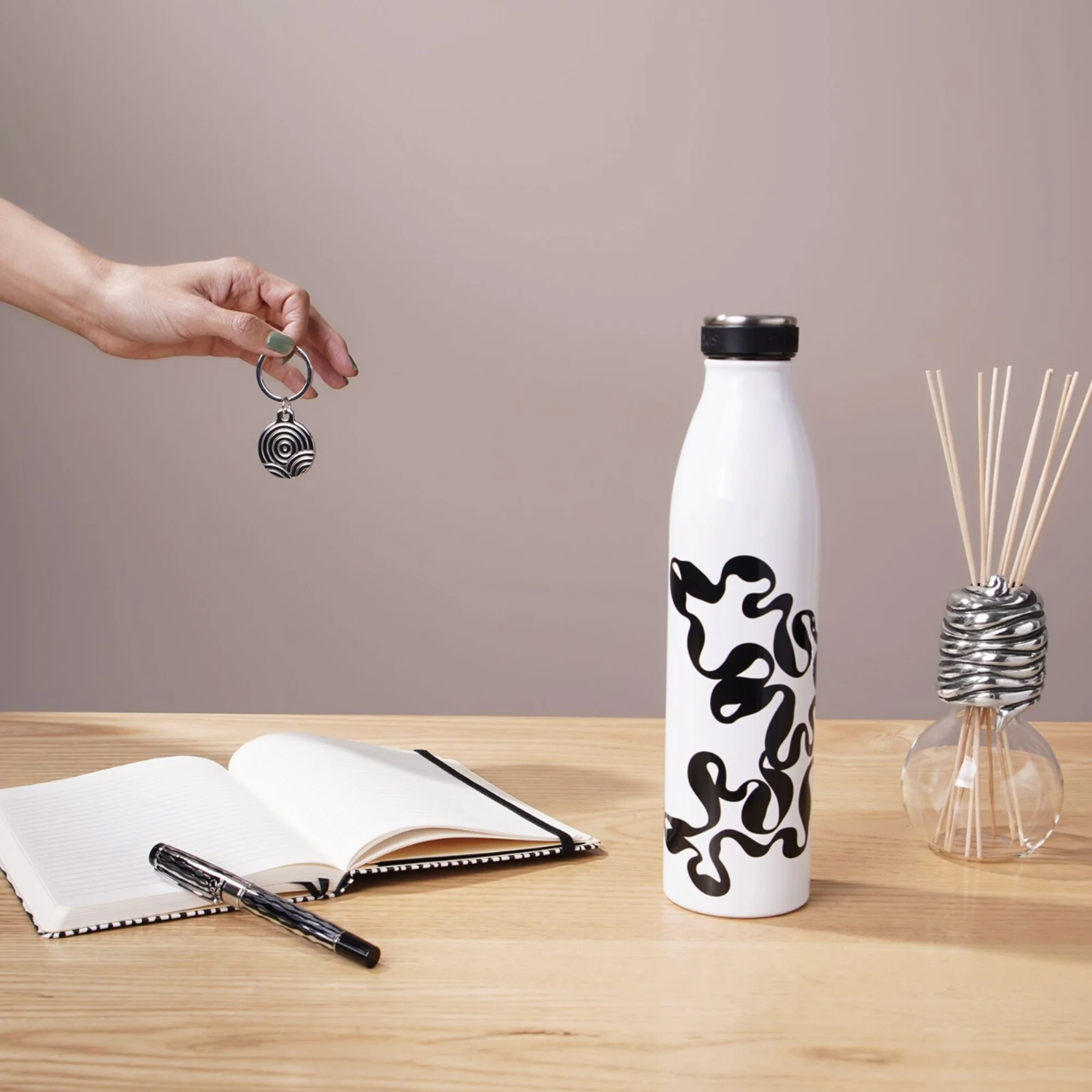 Carrol Boyes Quicksilver 750ml Flask Black & White