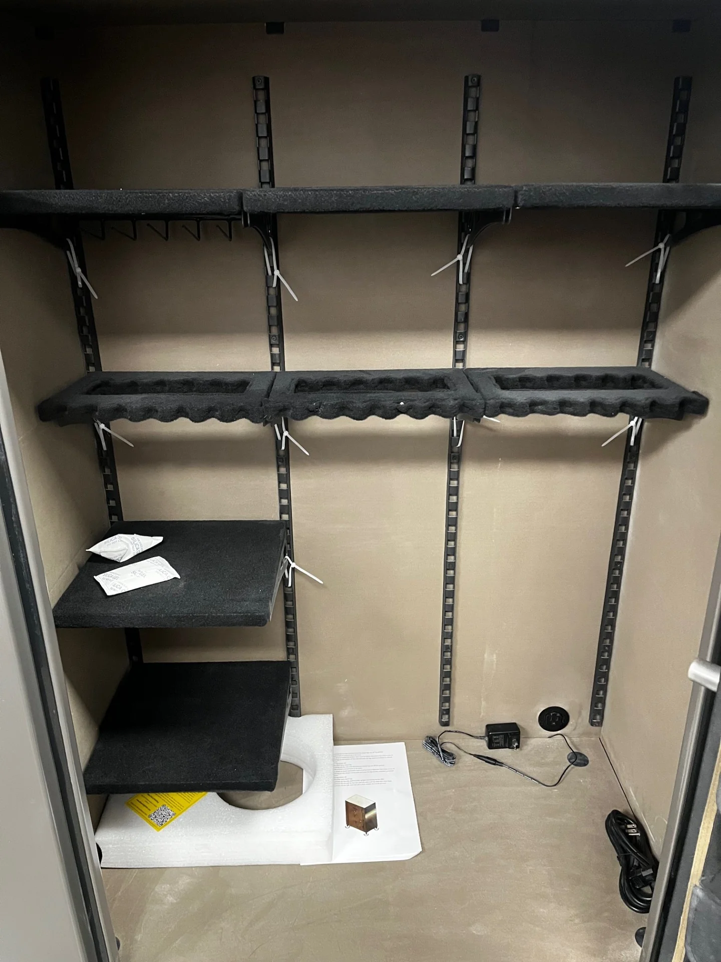 Browning HG49DLX HAWG Deluxe Gun Safe - Metal Clear Blemished