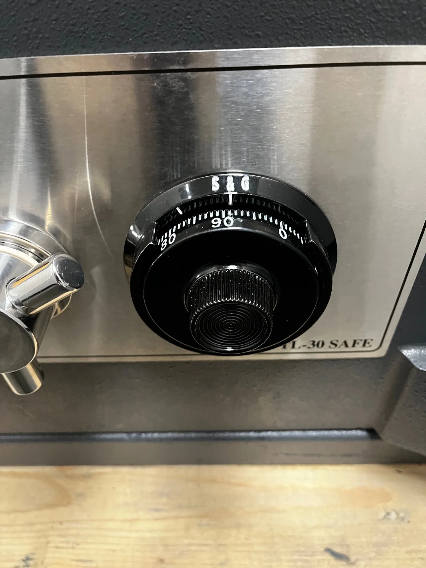 Hollon MJ-1014C TL-30 Burglary 2 Hour Fire Safe Blemished with Group R1 Dial