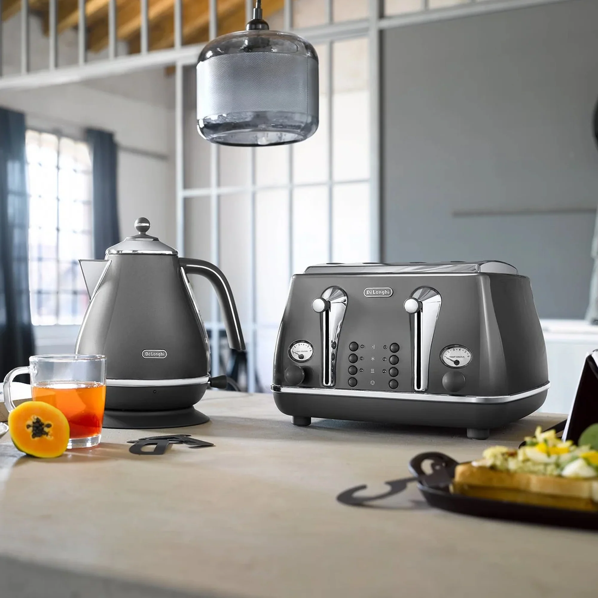 Delonghi 4 Slice Icona Metallics Toaster Grey