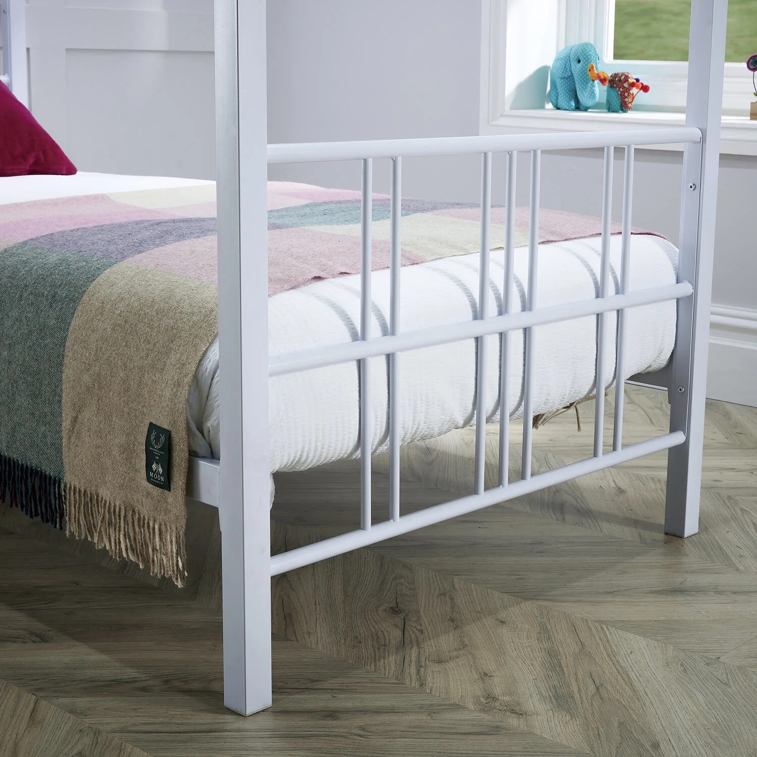 Fern Four Poster Bed with LED Lighting - White (2 Sizes)