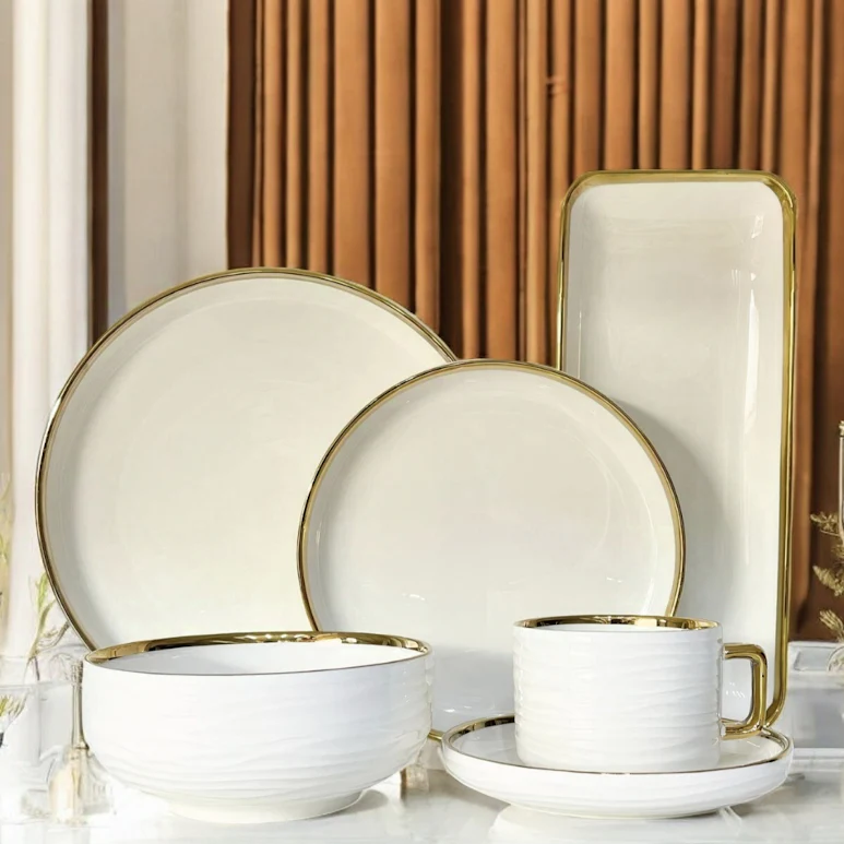 32 Piece Dinner Set Gold & White