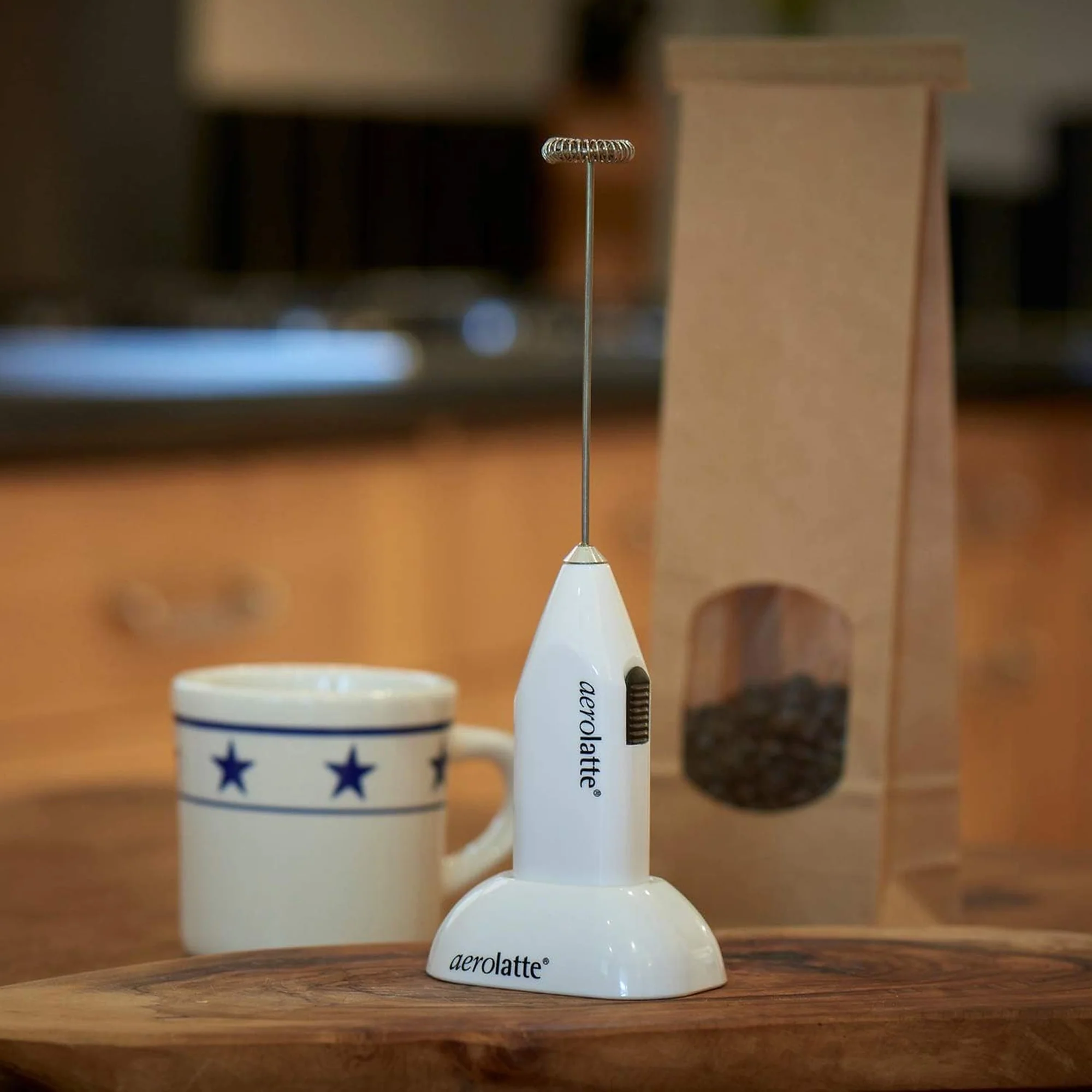 Aerolatte Milk Frother with Stand White