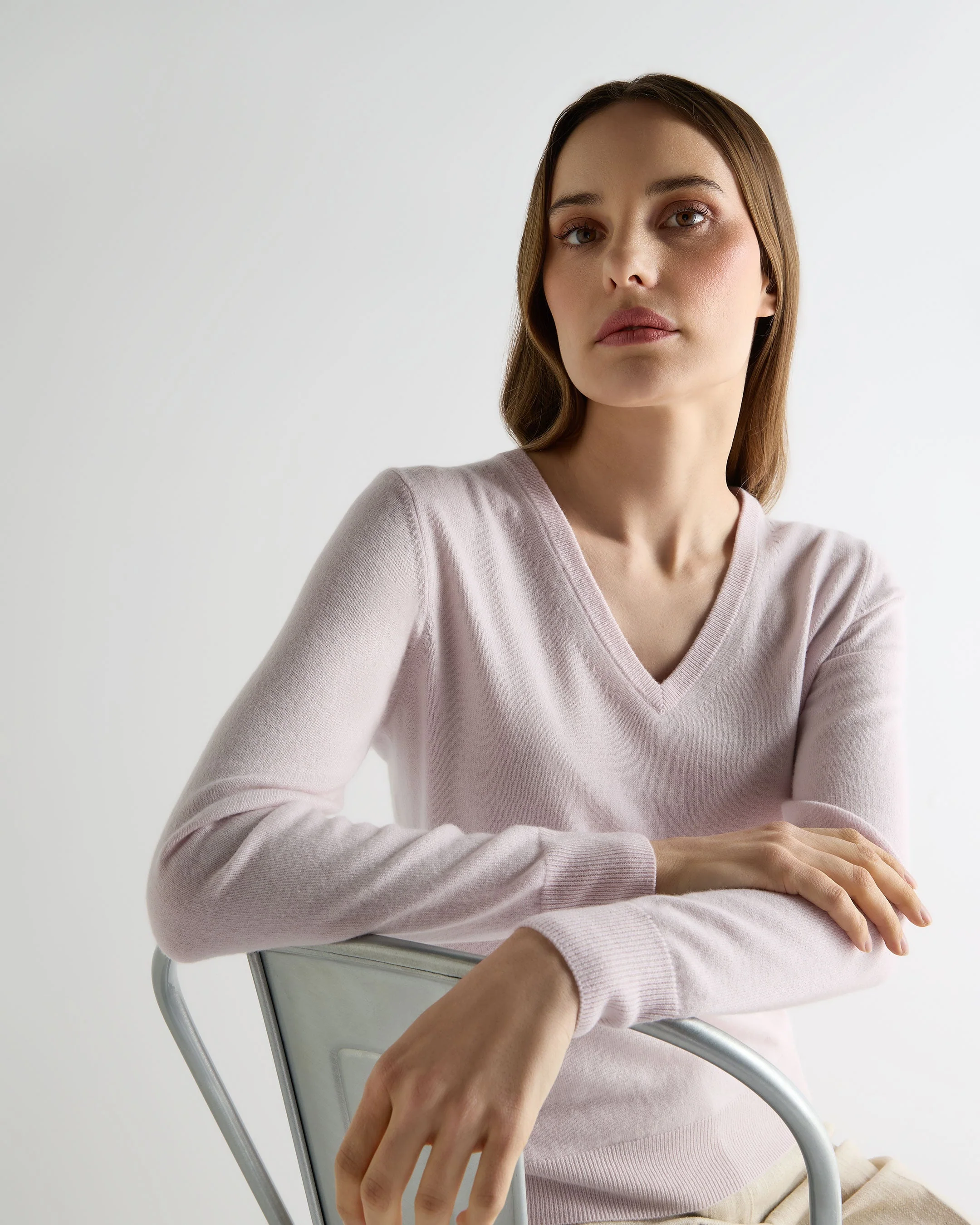 Women's Phoebe V Neck Cashmere Sweater Chalk Pink