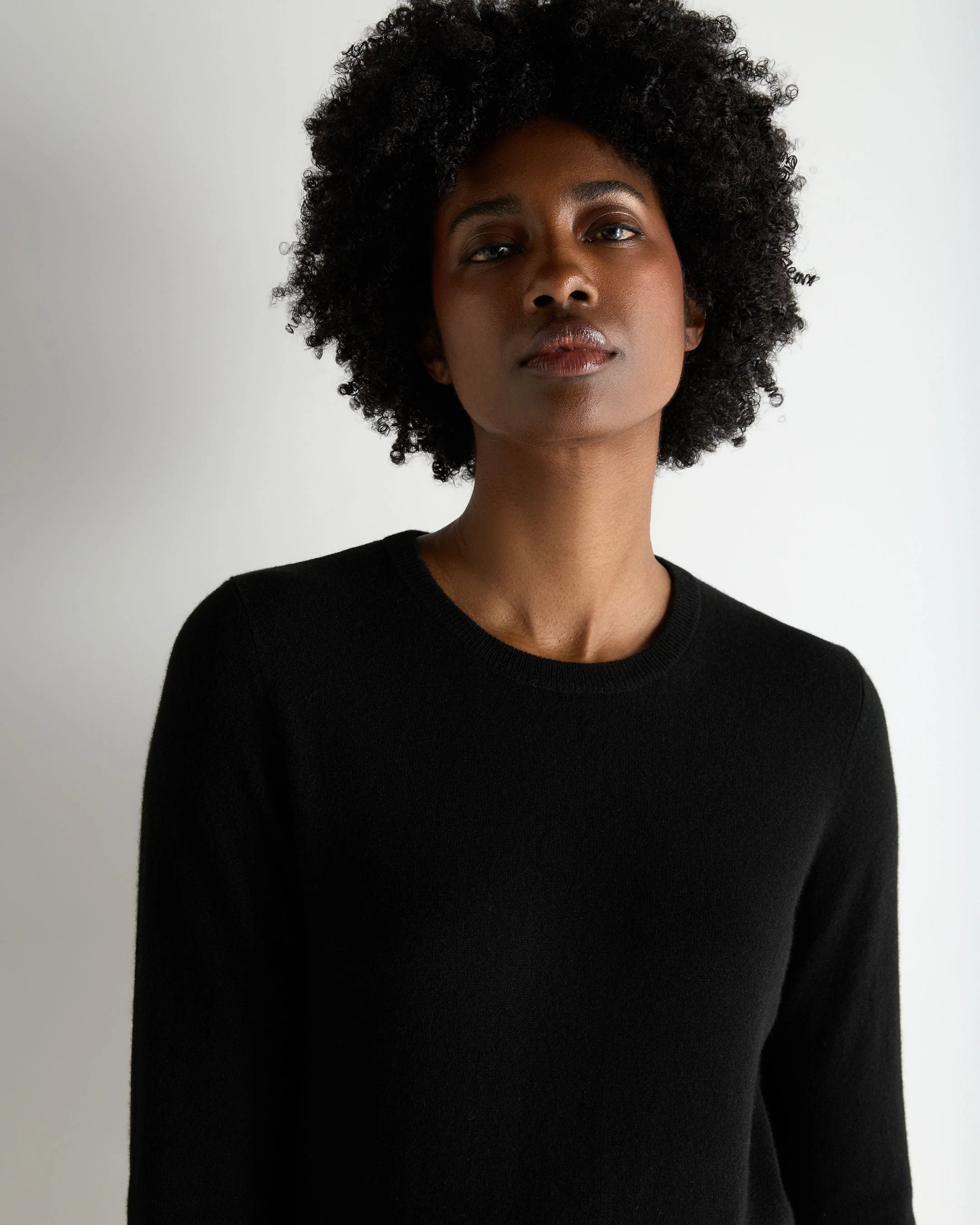 Women's Evie Classic Round Neck Cashmere Sweater Black