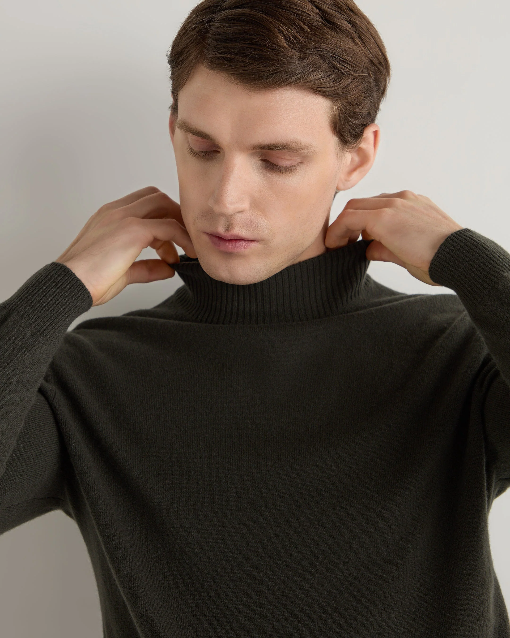 Men's Mayfair Turtle Neck Cashmere Jumper Arabica Khaki Green