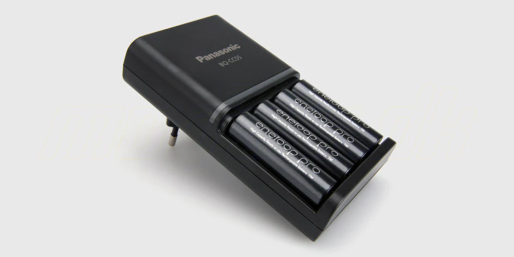 Batterioplader PRO inkl. 4 batterier (2500mAh)