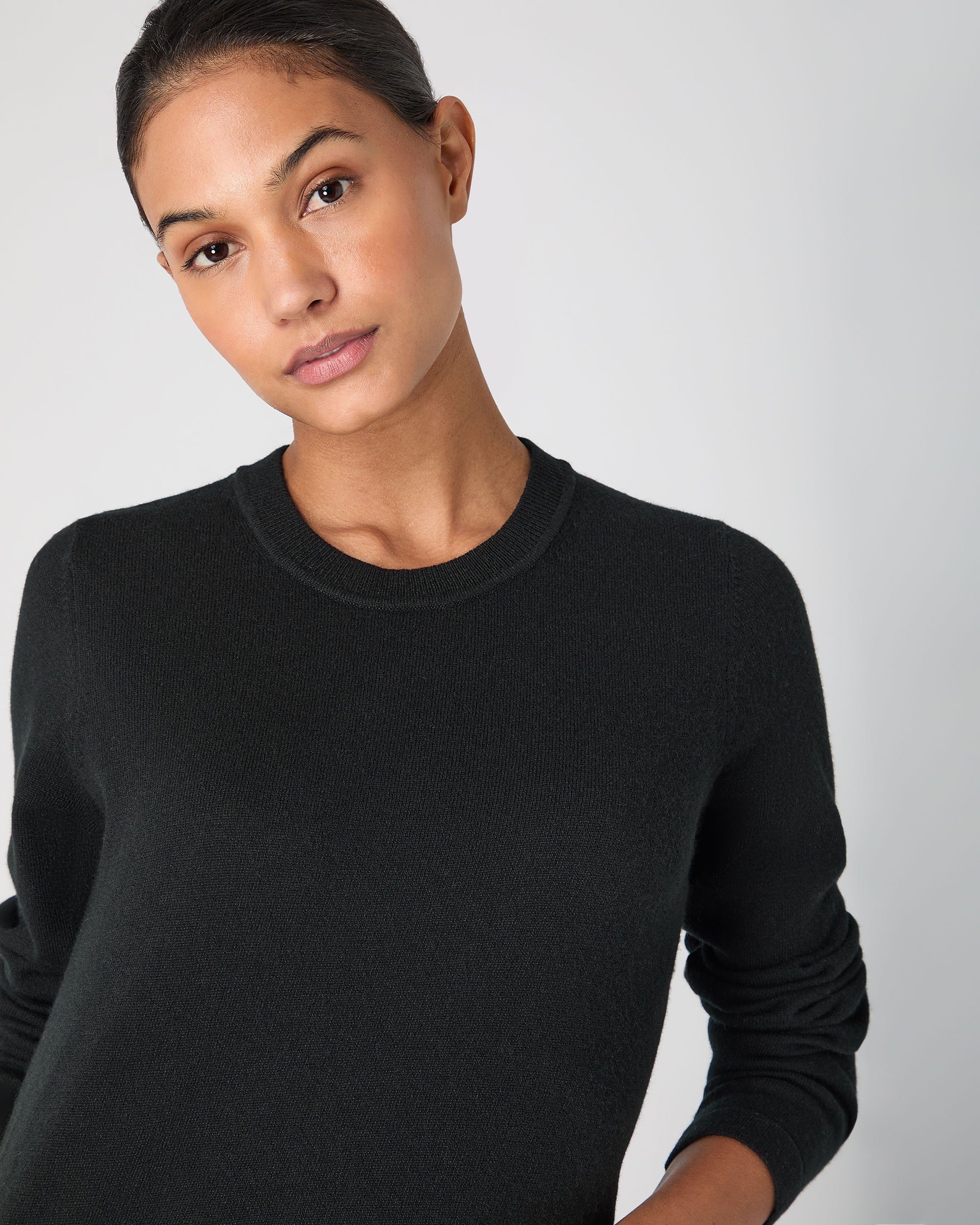 Women's Hallie Round Neck Cashmere Sweater Black