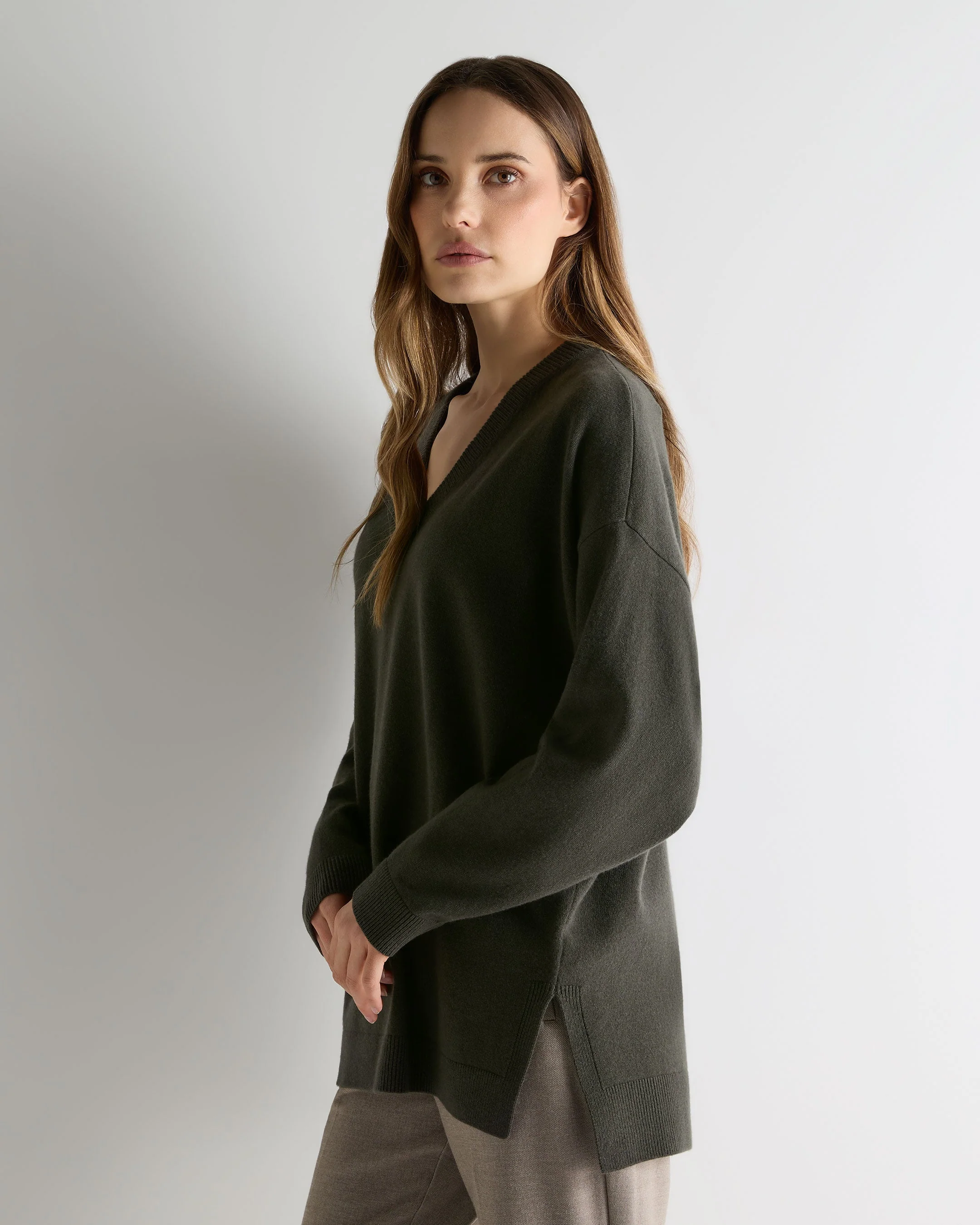 Women's Longline V Neck Cashmere Sweater Arabica Khaki Green