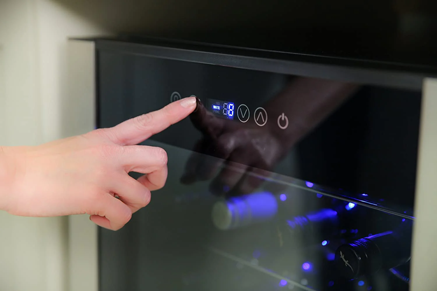 Russell Hobbs 220 volts 34 Bottle Wine Cooler RH34WC1 220v 240 volts