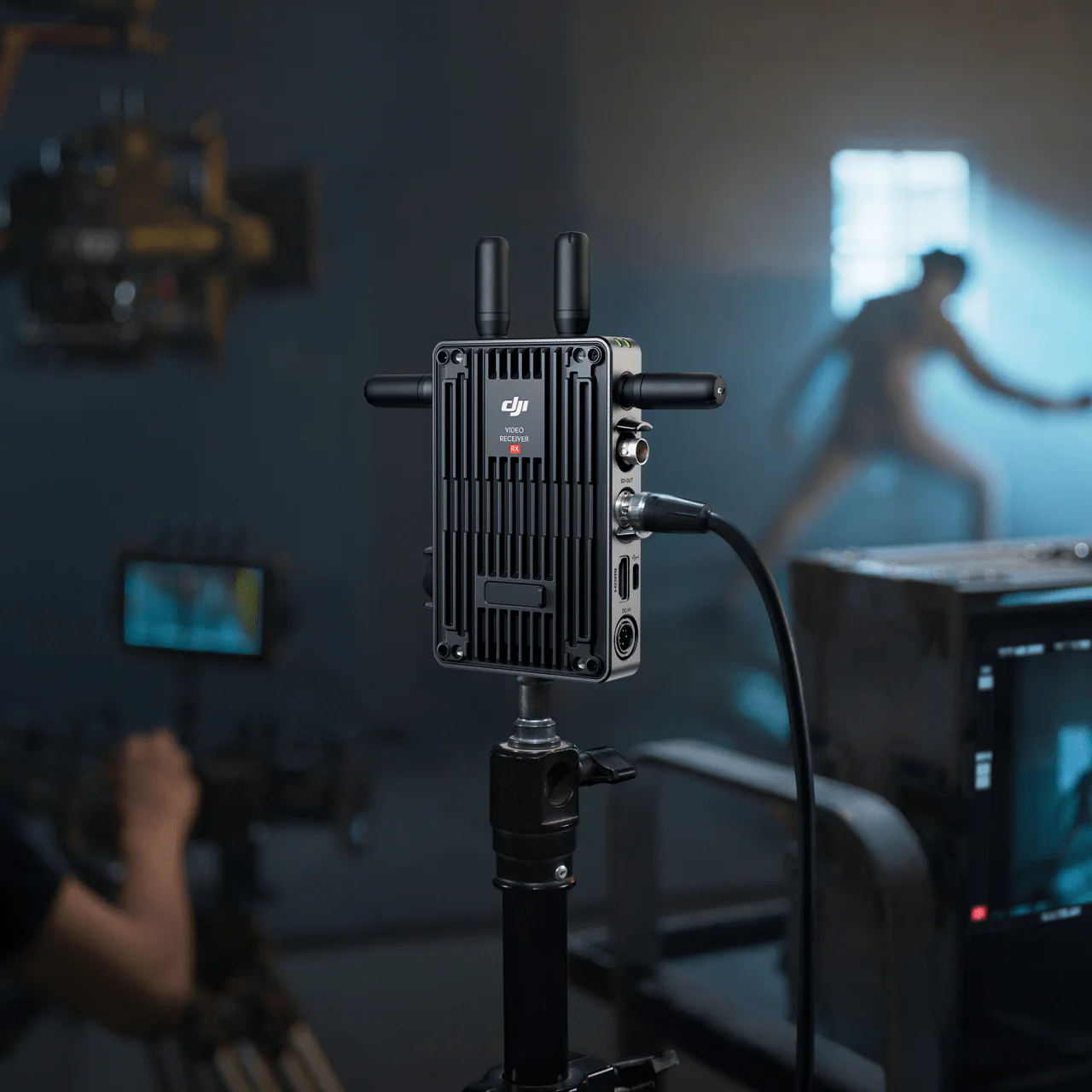 DJI Transmission -  20,000ft 1080p/60fps Wireless Video Transmission with Video Transmitter and Video Receiver VTX VRX (Standard / High-Bright Monitor Combo)