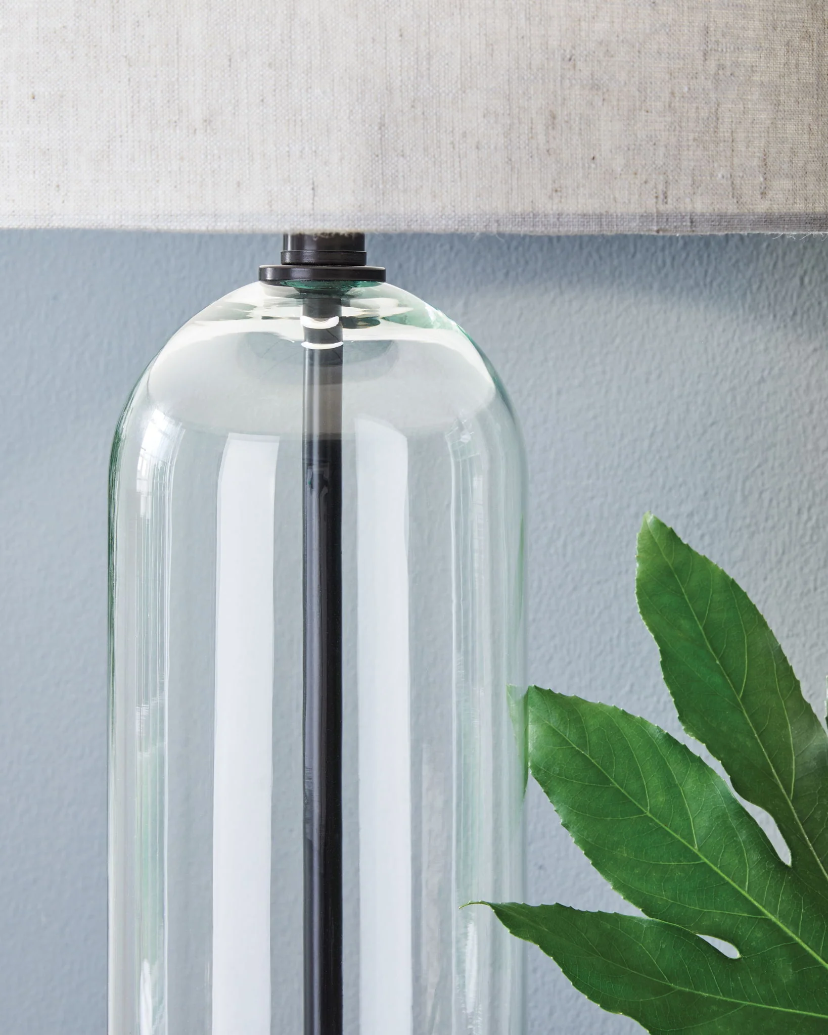 Kerrbrook - Glass Table Lamp - Clear / Black