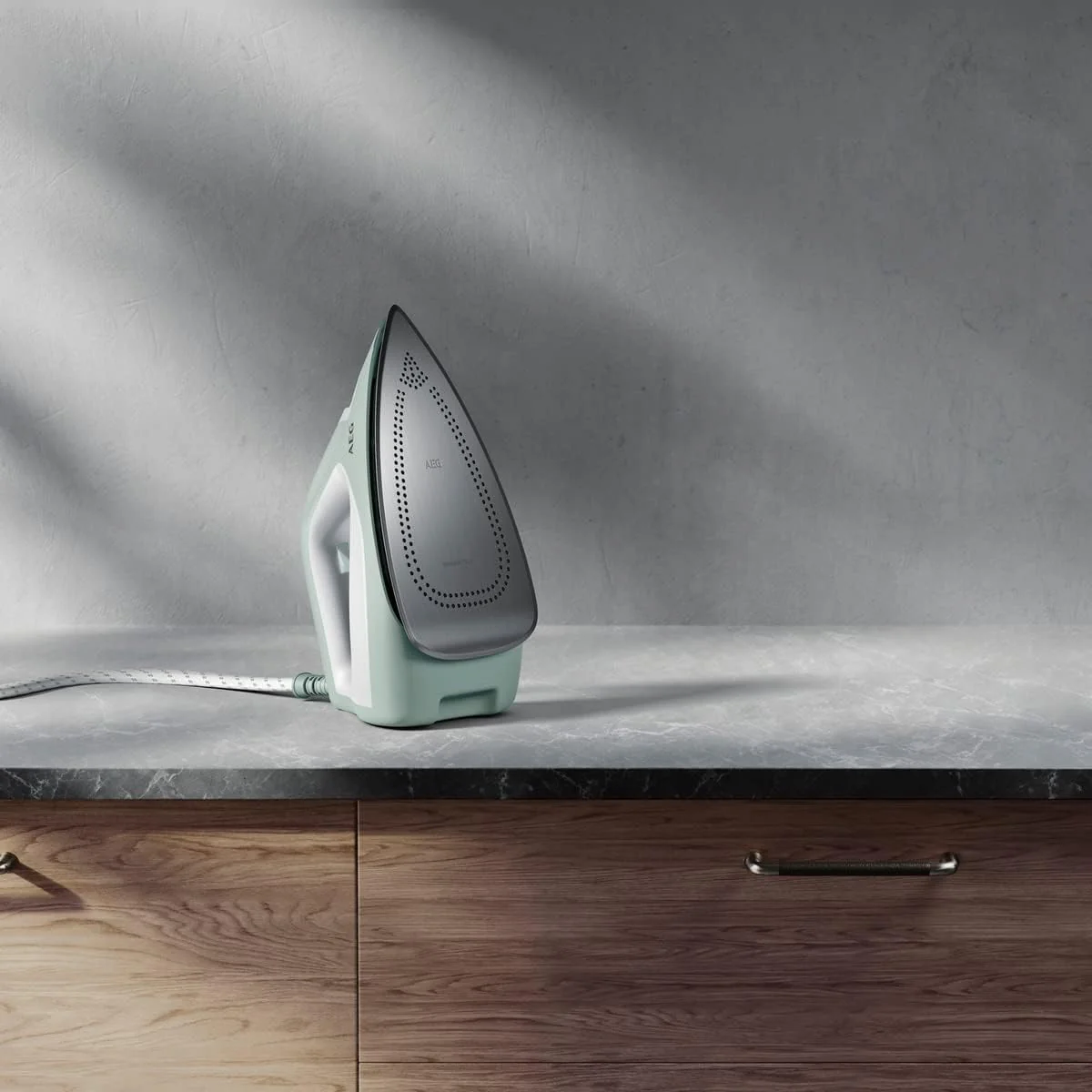 AEG 220 volts Steam station iron ST614LG steamer press 220v 240 volt 50 hz