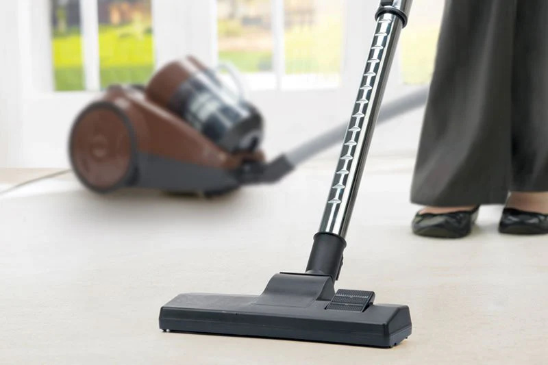 Black & Decker VO1850 Bagless Vacuum Cleaner for 220 Volts