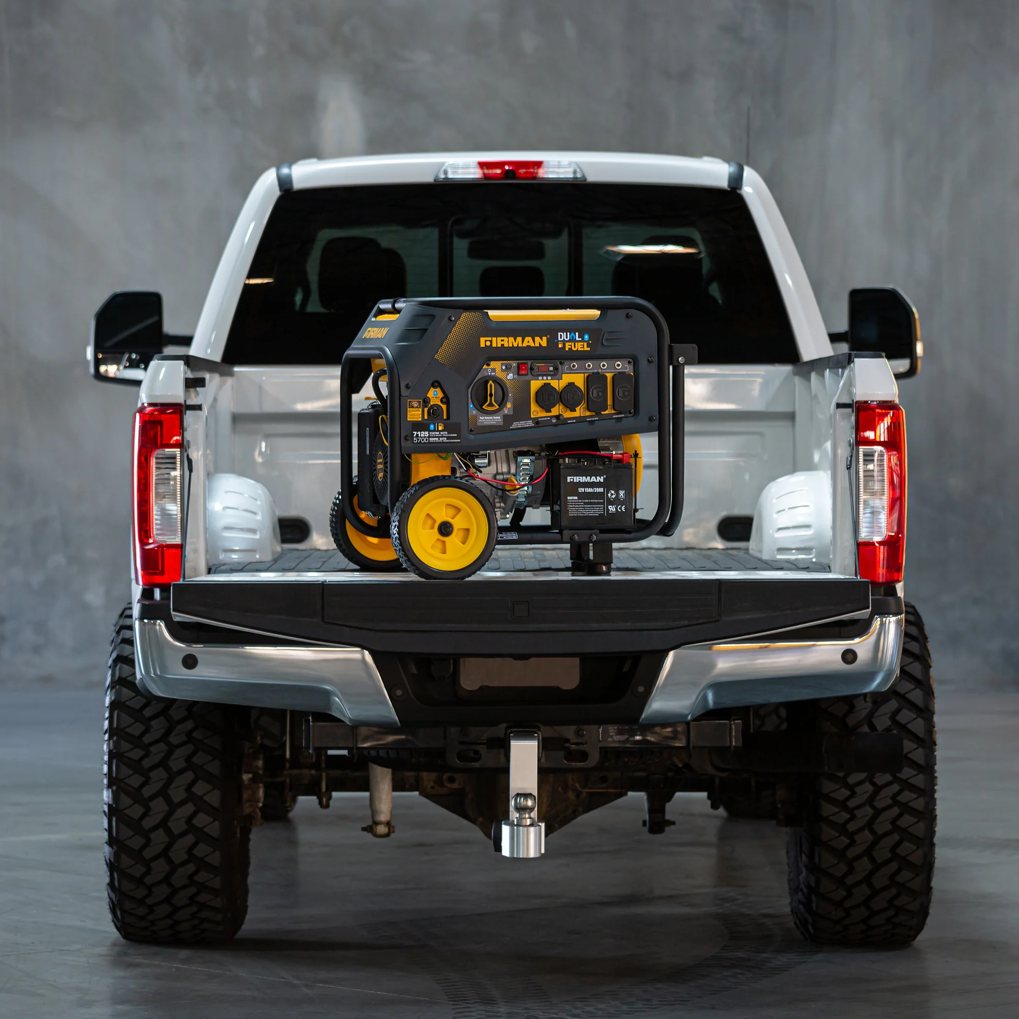 Dual Fuel Portable Generator 5700W Electric Start 120/240V