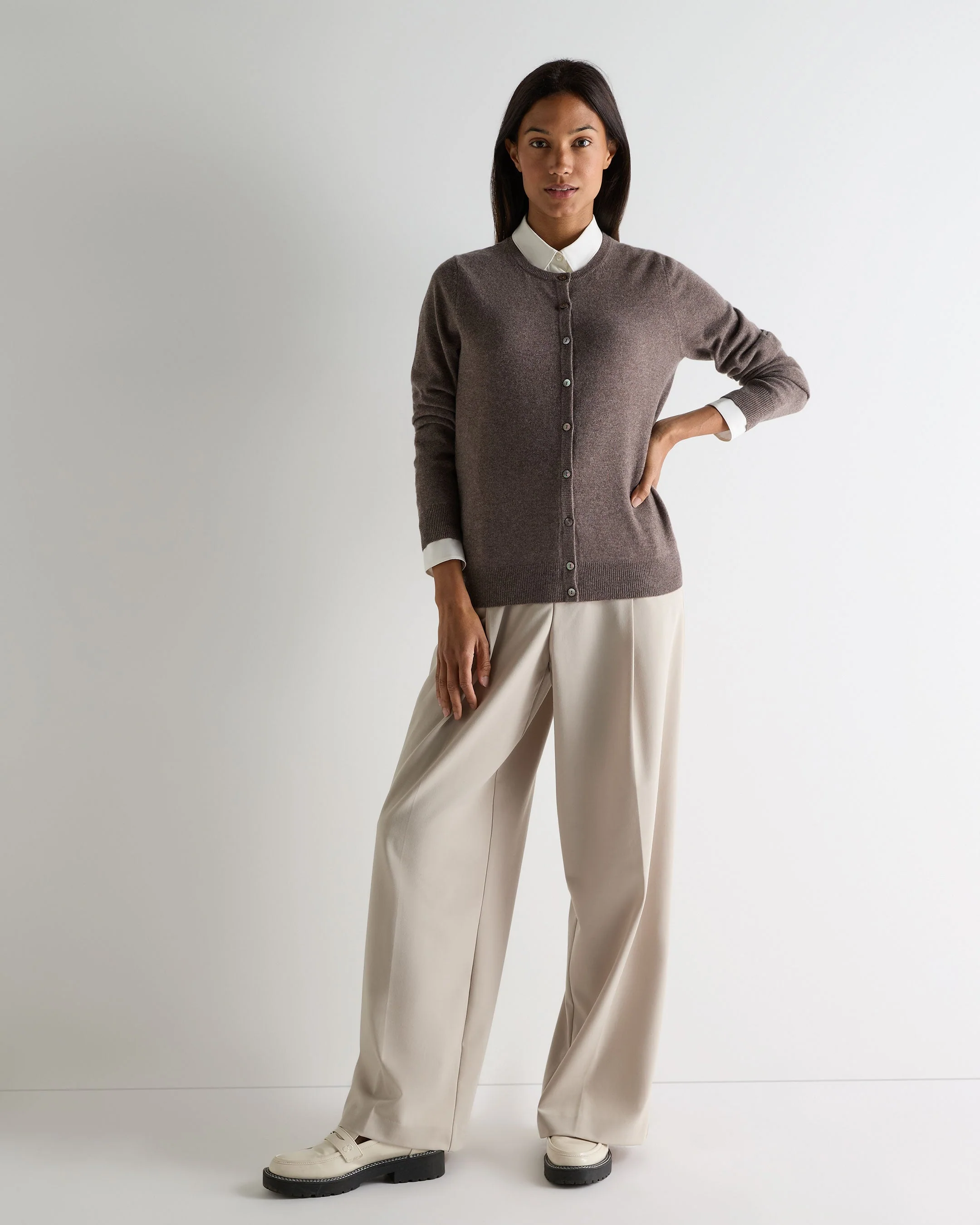 Women's Olivia Round Neck Cashmere Cardigan Otter Brown