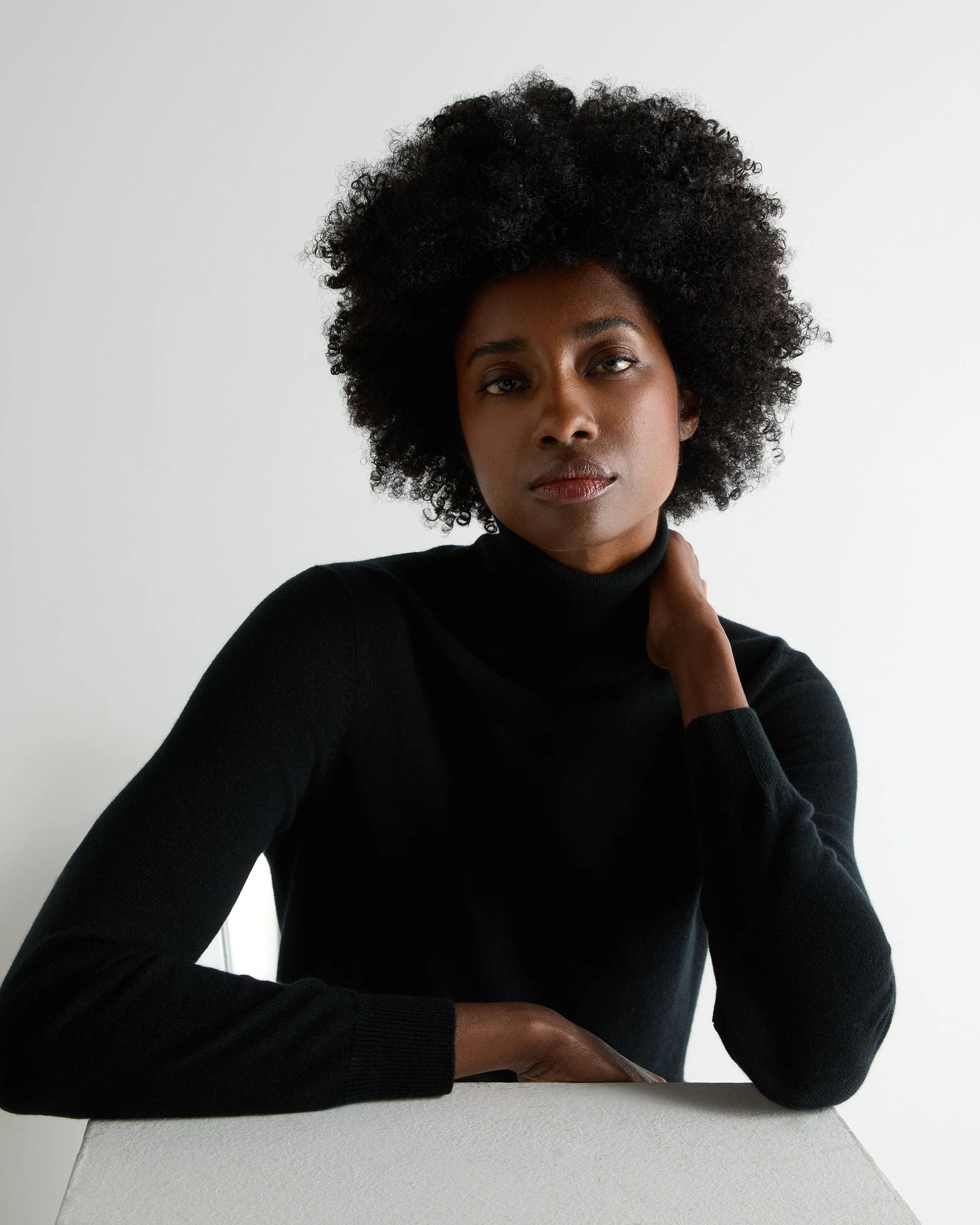 Women's Luna Turtle Neck Cashmere Sweater Black