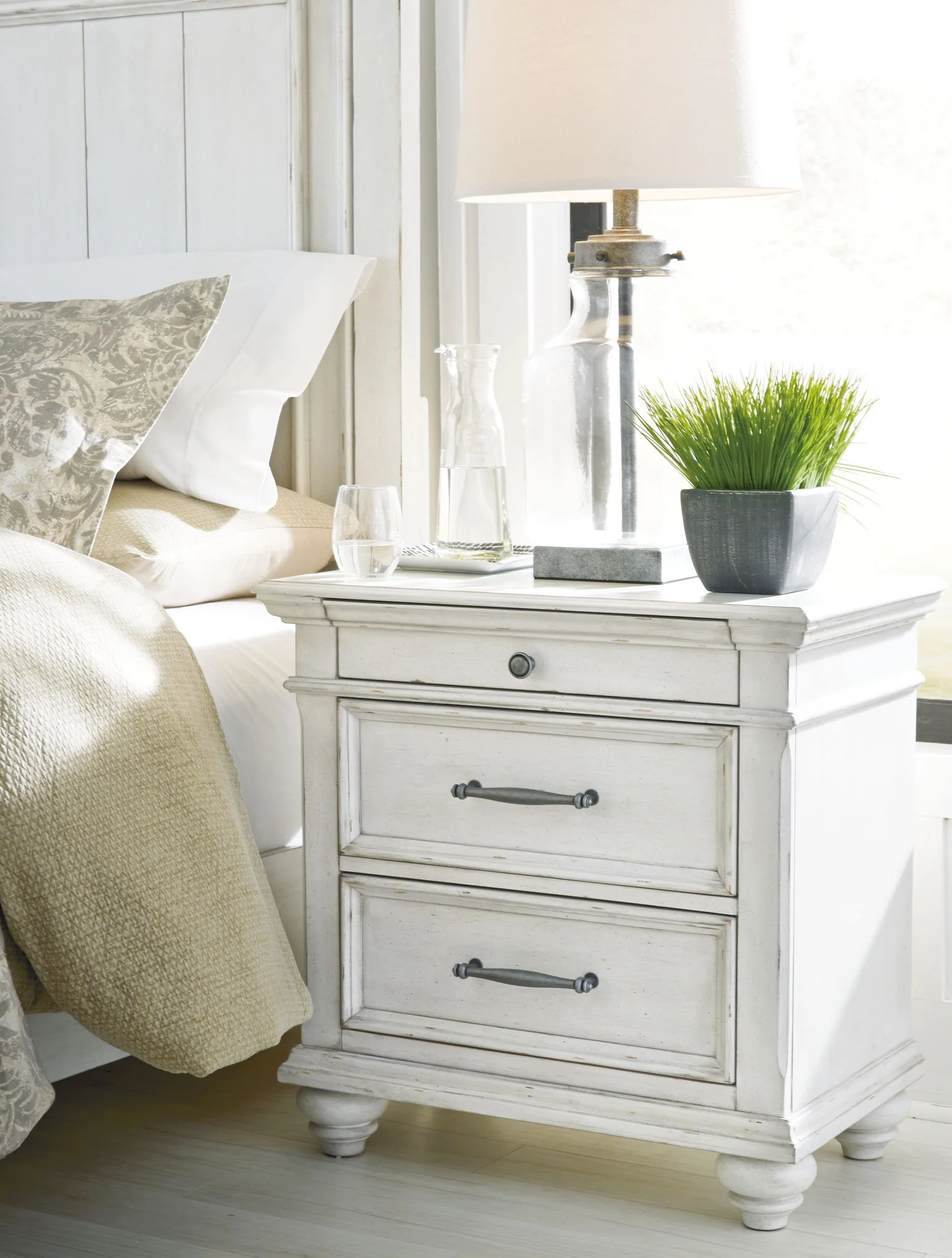 Kanwyn - Three Drawer Night Stand - Whitewash